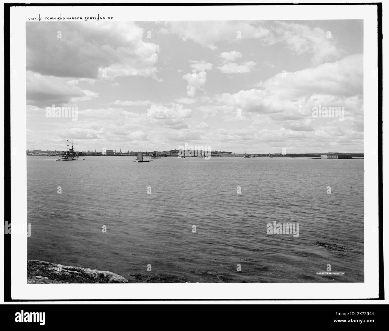Town and Harbour, Portland, Me., date basée sur Detroit, catalogue J (1901)., Detroit Publishing Co. No. 012472., Gift ; State Historical Society of Colorado ; 1949, Harbors. , États-Unis, Maine, Portland. Banque D'Images