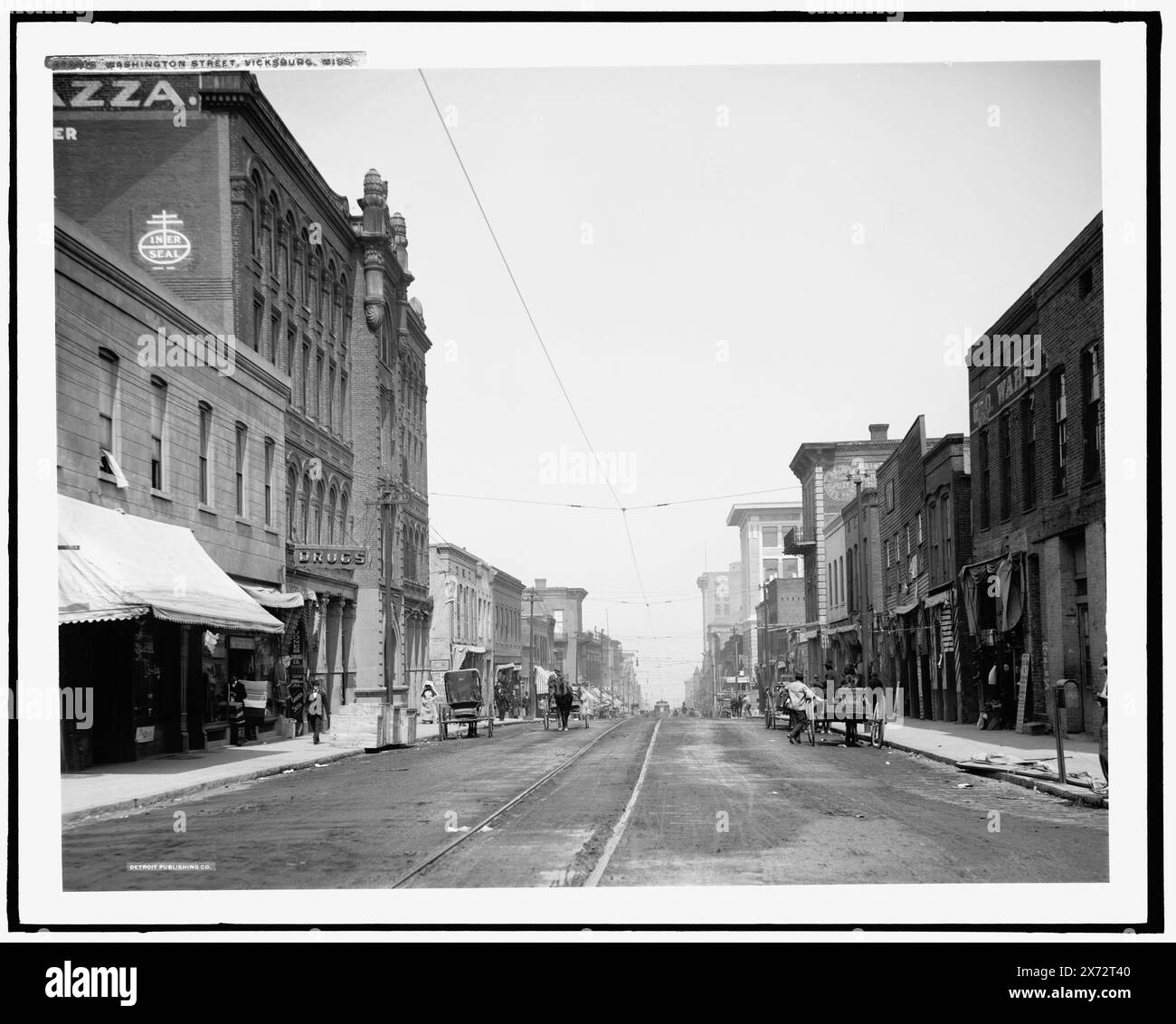 Washington Street, Vicksburg, Miss., 'G 6823' sur négatif., Detroit Publishing Co. No. 073335., Gift ; State Historical Society of Colorado ; 1949, Streets. , Installations commerciales. , États-Unis, Mississippi, Vicksburg. Banque D'Images