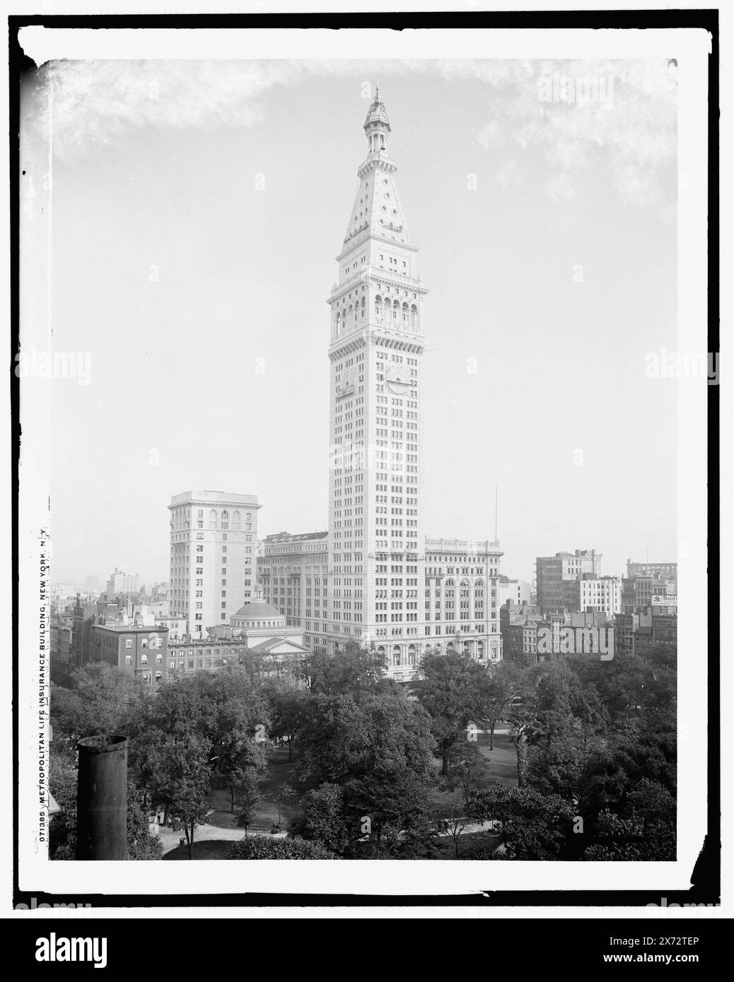 Metropolitan Life Insurance Building, New York, N.Y., 'G 6331' sur négatif., Detroit Publishing Co. No. 071385., Gift ; State Historical Society of Colorado ; 1949, Parks. , Assurance. , Immeubles de bureaux. , Gratte-ciel. , États-Unis, New York (State), New York. Banque D'Images