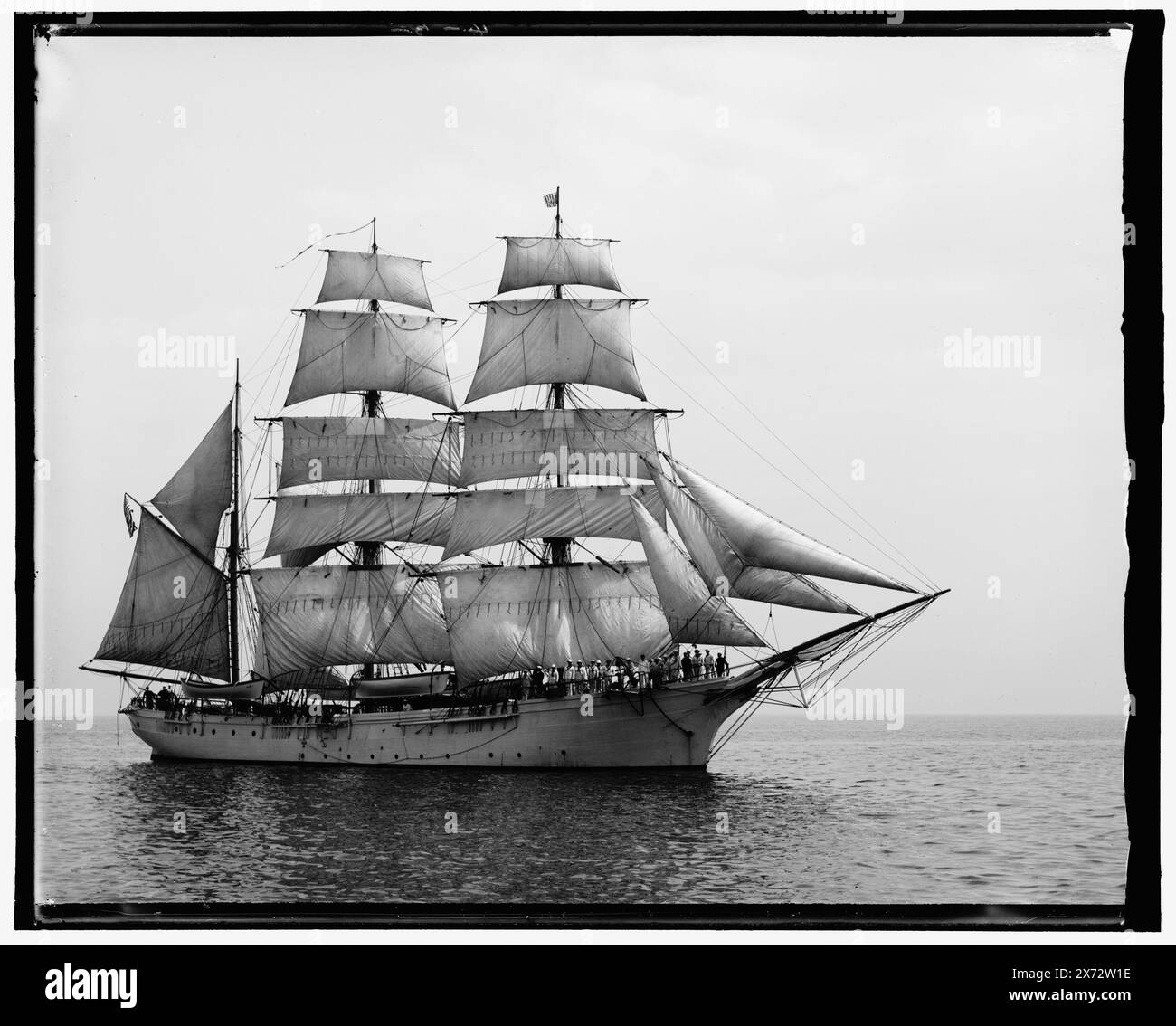 US Revenue Cutter Salmon P. Chase, titre conçu par le personnel de la Bibliothèque ; titre sur la veste était Ship., Detroit Publishing Co. No. 4-B., Gift ; State Historical Society of Colorado ; 1949, Sailing Ships. , Entraînement militaire. , Navires gouvernementaux. Banque D'Images