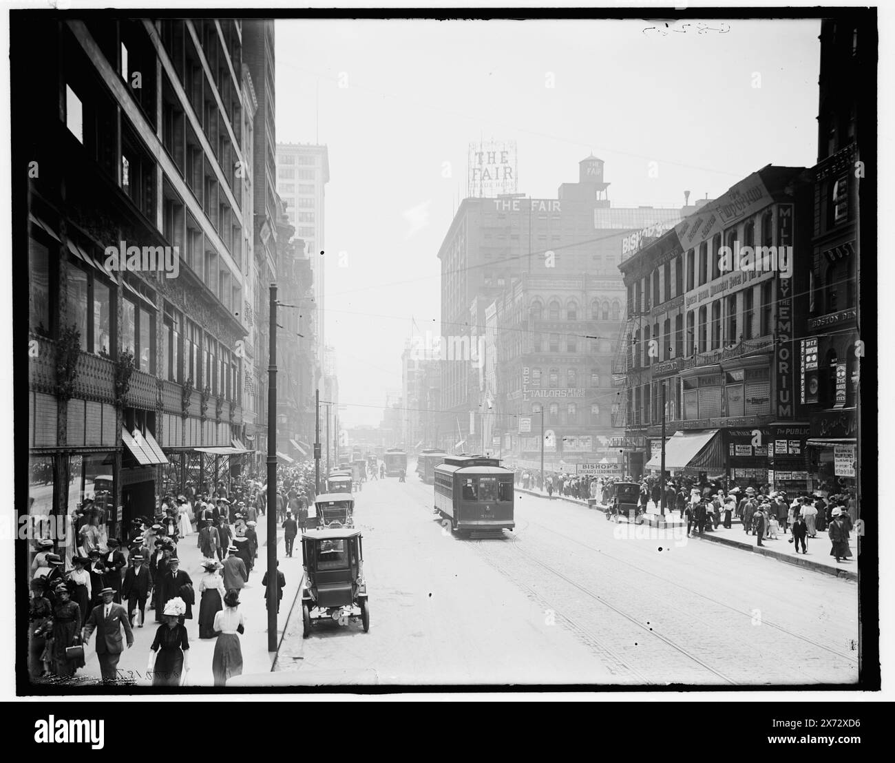 State Street, au sud de Madison, Chicago, Ill., titre de veste., 'g 8267' sur négatif., Detroit Publishing Co. no. 500187., Gift ; State Historical Society of Colorado ; 1949, Streets. , Installations commerciales. , États-Unis, Illinois, Chicago. Banque D'Images