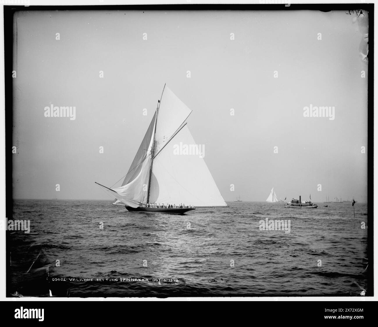 Valkyrie posant spinnaker, '793' sur négatif., Detroit Publishing Co. no. 05402., Gift ; State Historical Society of Colorado ; 1949, Valkyrie II (Yacht), America's Cup races. , Yachts. Banque D'Images