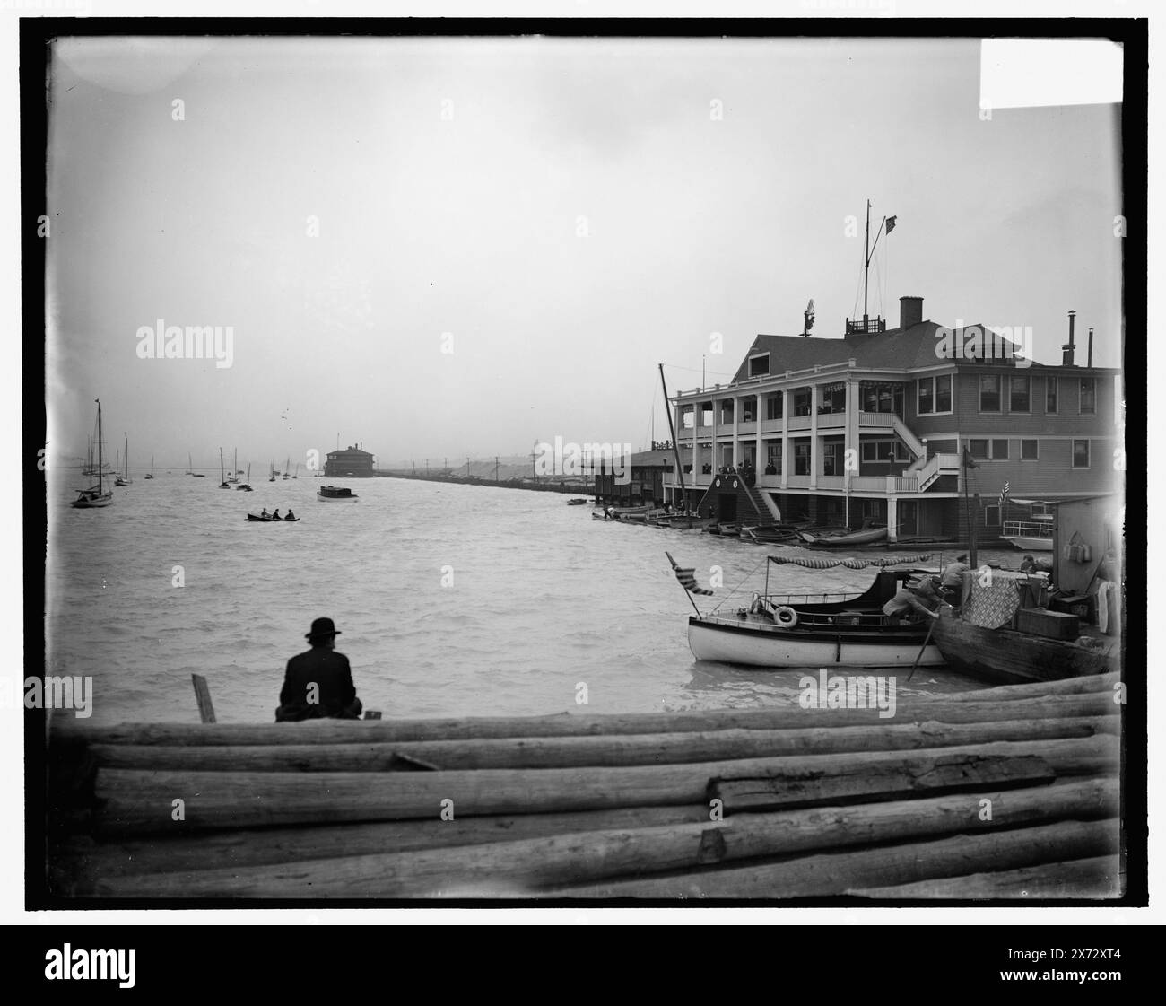 Columbia Yacht Club, Chicago, Ill., titre de veste., peut-être par Hans Behm., 'Extra' sur négatif., Detroit Publishing Co. No. 039417., Gift ; State Historical Society of Colorado ; 1949, Yacht clubs. , Clubhouses. , Front de mer. , États-Unis, Illinois, Chicago. Banque D'Images