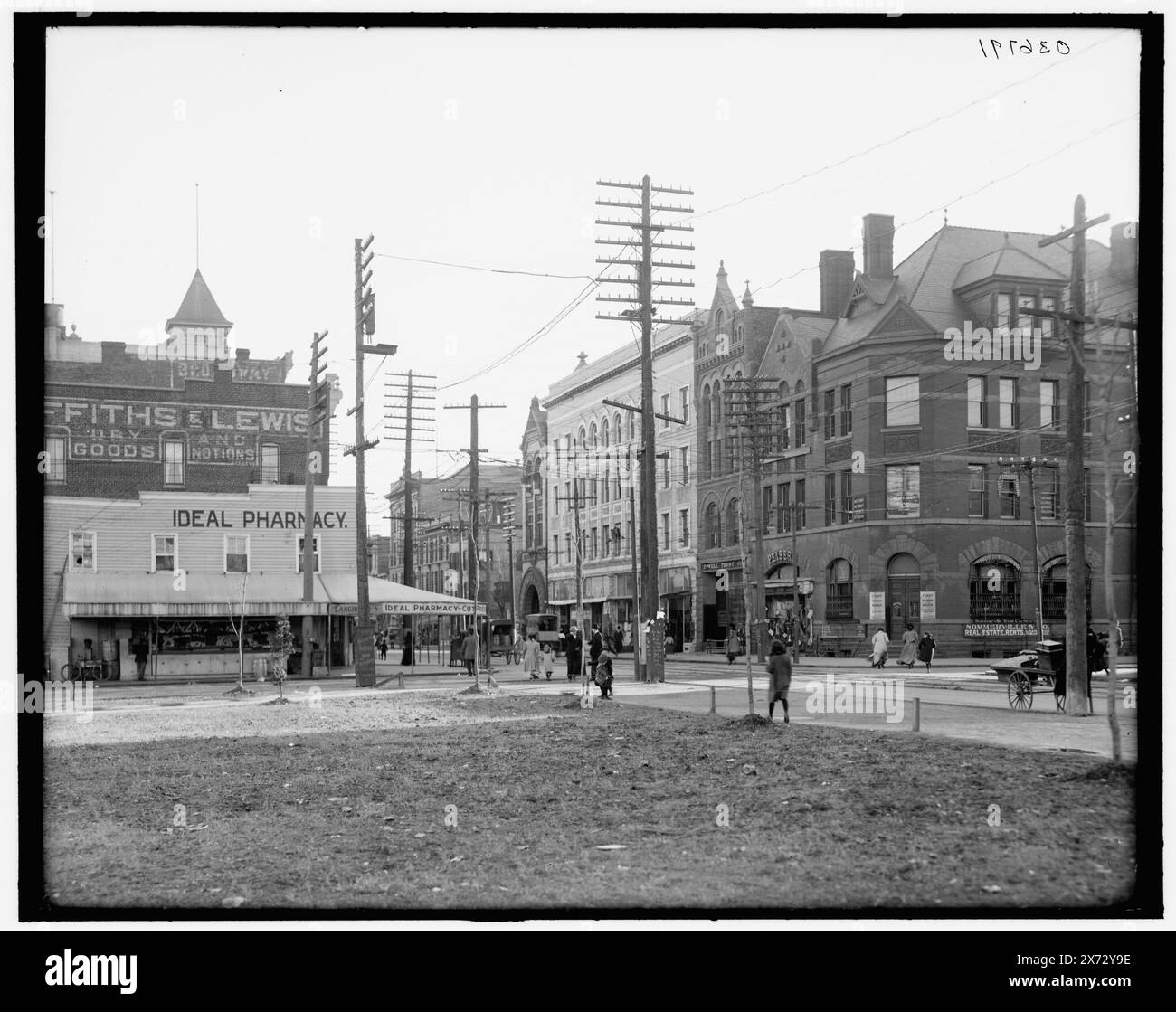 Washington Avenue, Newport News, va, titre de veste., Detroit Publishing Co. No. 036791., Gift ; State Historical Society of Colorado ; 1949, Streets. , Installations commerciales. , États-Unis, Virginie, Newport News. Banque D'Images