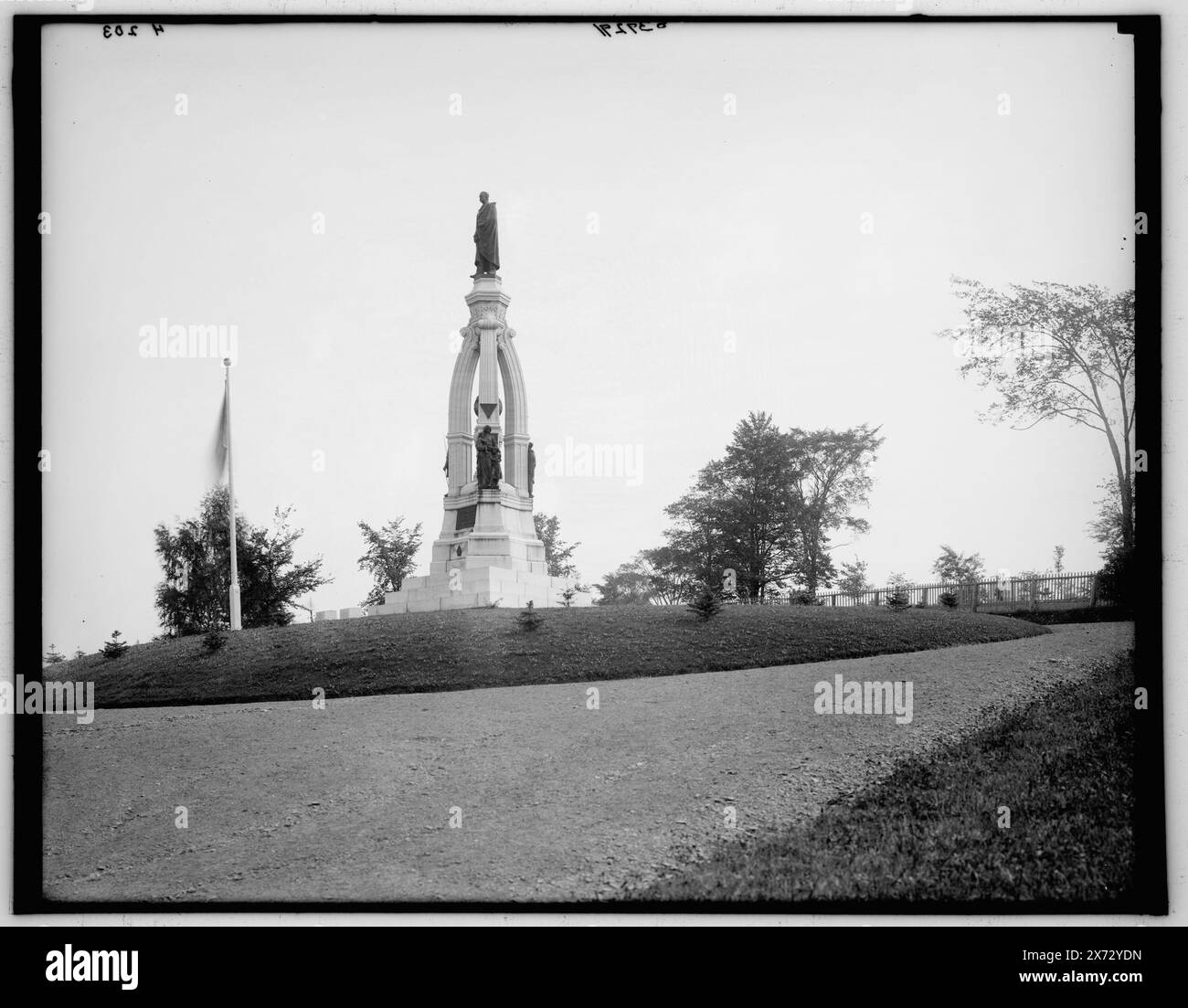 Monument des chevaliers de Pythias (Rathbone), cimetière de New Forest, Utica, New York, titre tiré de la veste., 'h 203' sur négatif., Detroit Publishing Co. no. 039291., Gift ; State Historical Society of Colorado ; 1949, monuments & Memorials. , Cimetières. , États-Unis, New York (State), Utica. Banque D'Images