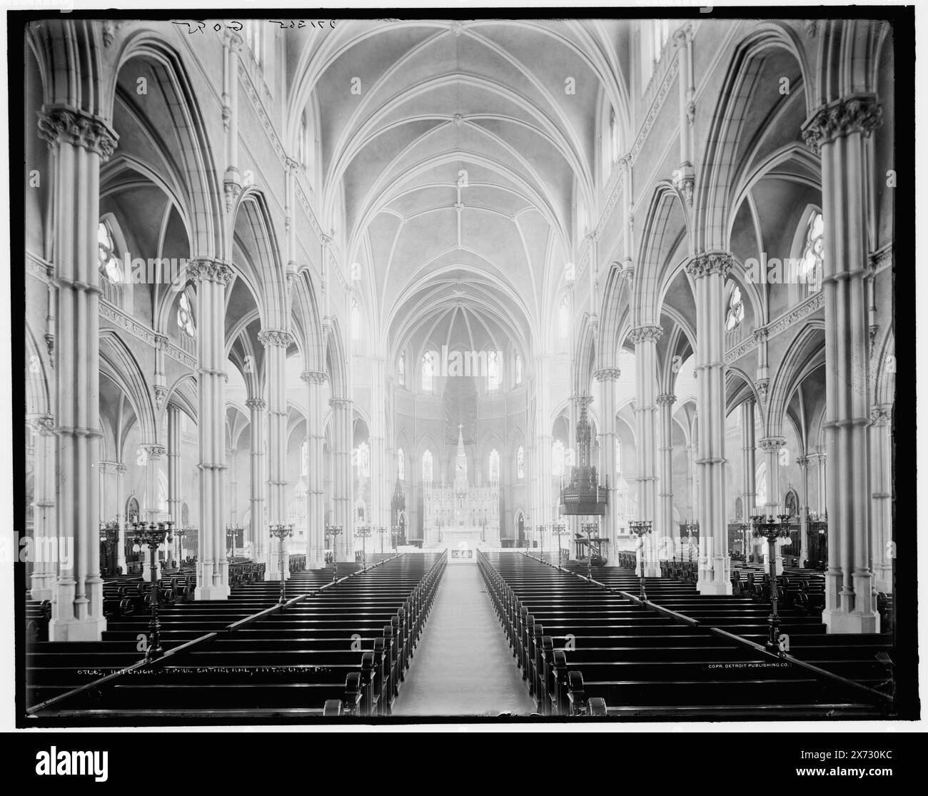 Intérieur, Paul i.e. Paul's Cathedral, Pittsburgh, Pa., 'G 095' on Negative., Detroit Publishing Co. No. 071365., Gift ; State Historical Society of Colorado ; 1949, Cathedrals. , Intérieurs. , États-Unis, Pennsylvanie, Pittsburgh. Banque D'Images