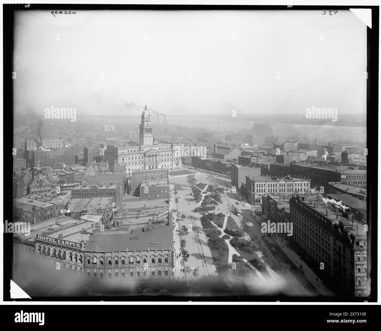 À l'est de Majestic Building, Detroit, Mich., titre de la veste., Wayne County Building au centre gauche arrière-plan., '43 c' sur négatif., Detroit Publishing Co. no. 032839., Gift ; State Historical Society of Colorado ; 1949, commercial Facilities. , Rues. , Installations gouvernementales. , États-Unis, Michigan, Detroit. Banque D'Images