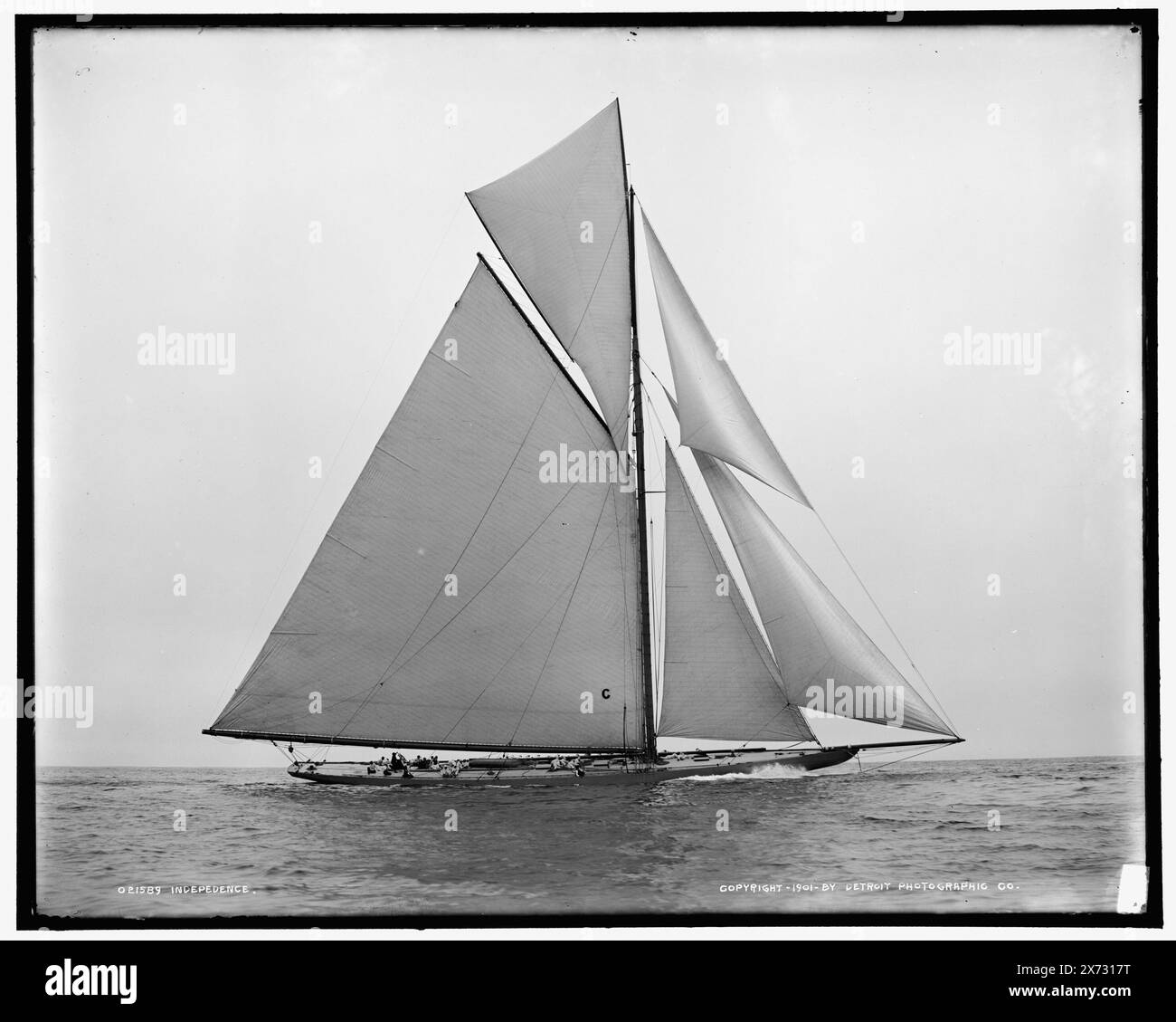 Indepedence i.e. indépendance, probablement America's Cup races., '439' sur négatif., Detroit Publishing Co. No. 021589., Gift ; State Historical Society of Colorado ; 1949, Independence (Yacht) , Yachts. Banque D'Images