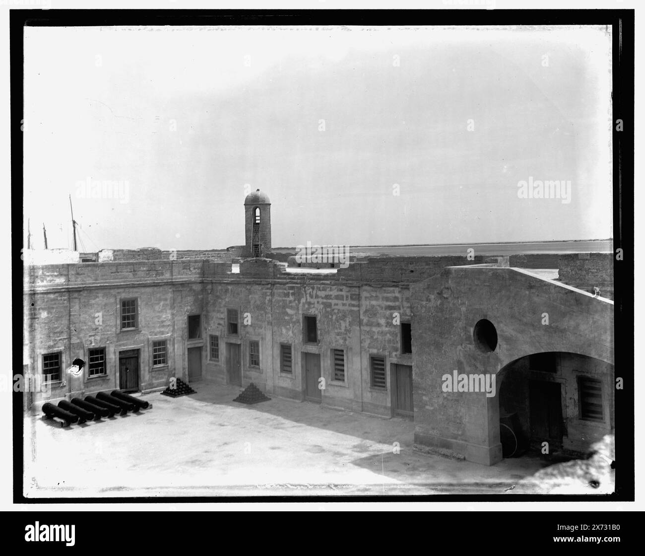 The Ramparts at Fort Marion, composé Augustine, Fla., Title from jacket., Castillo de San Marcos National Monument., 'X 240' sur négatif., Detroit Publishing Co. No. 32458., Gift ; State Historical Society of Colorado ; 1949, forts & fortifications. , États-Unis, Floride, Saint Augustine. Banque D'Images