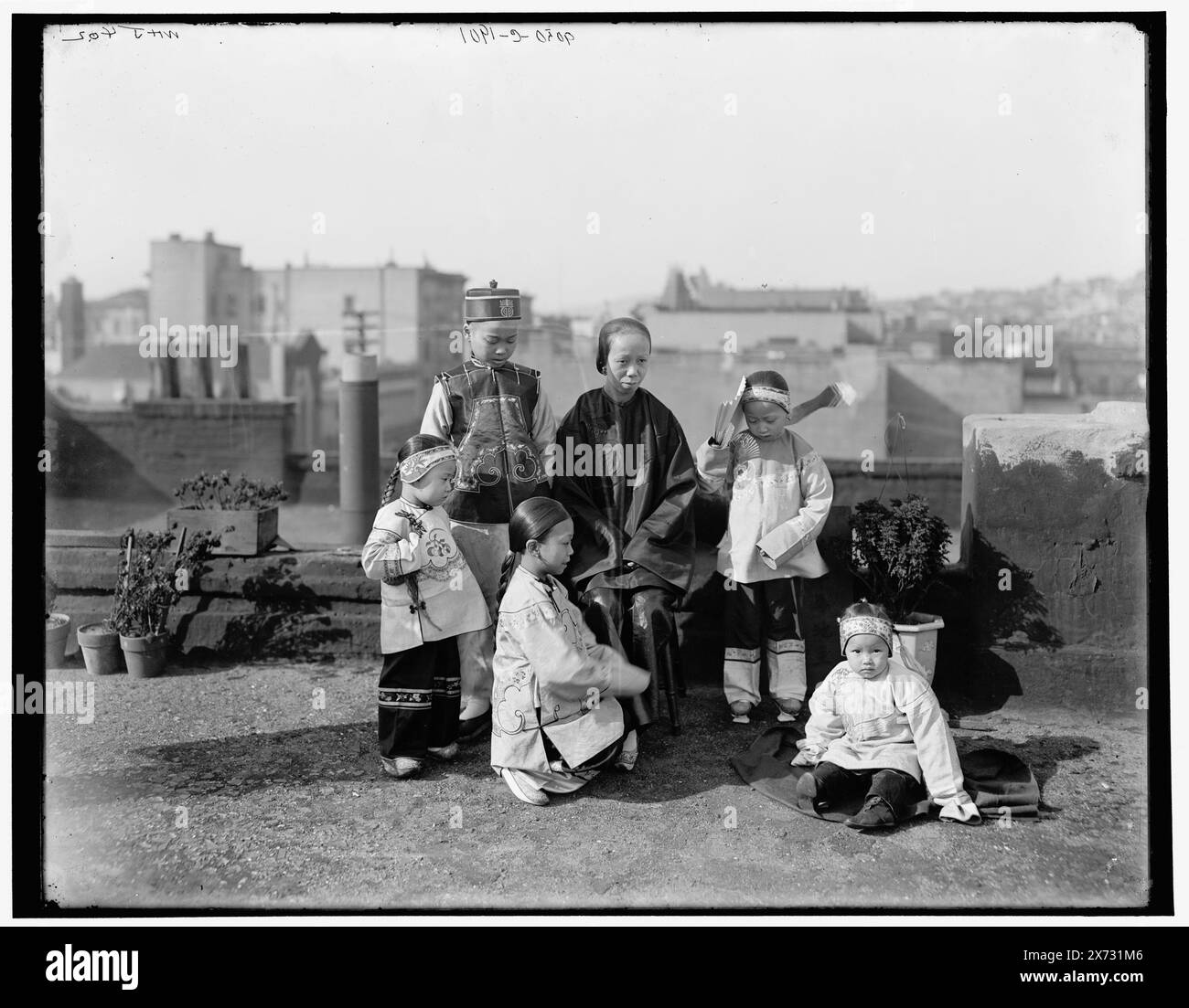 Chinese Woman and Children, '9050' et 'WHJ 402' sur négatif., No Detroit Publishing Co. no., cadeau ; State Historical Society of Colorado ; 1949, chinois. , Mères et enfants. Banque D'Images