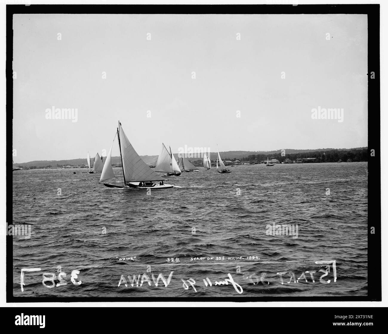 Wawa, début des années 30, New York Yacht Club, attribution basée sur le style du titre et de la numérotation., '328' sur négatif., No Detroit Publishing Co. no., cadeau ; State Historical Society of Colorado ; 1949, Wawa (Yacht) , Yachts. , Régates. Banque D'Images