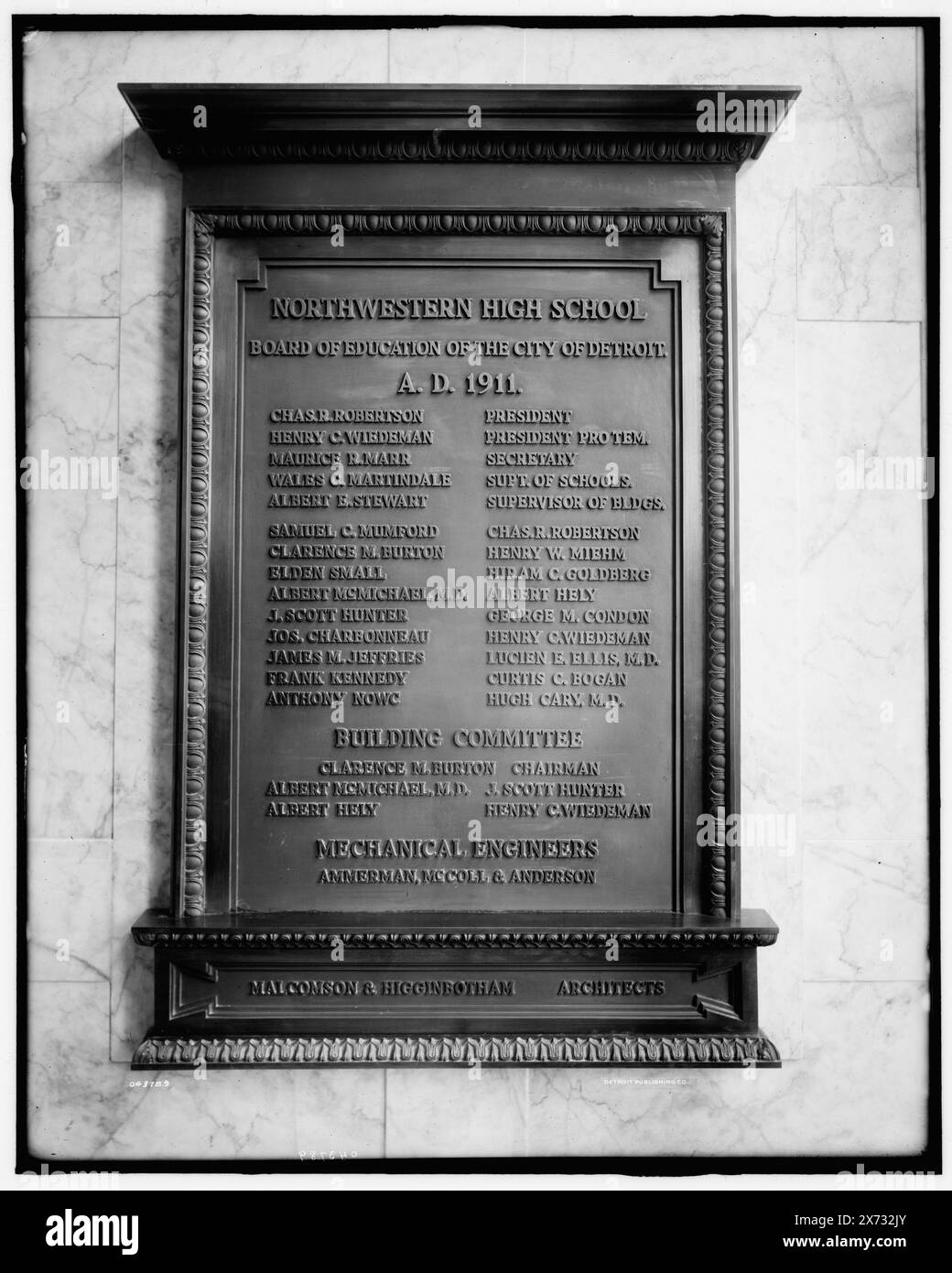 Northwestern High School, plaque in Entrance, Detroit, Mich., titre de veste., «[, .] AD 1911 [, .] Malcomson & Higginbotham, Architects' sur tablette., Detroit Publishing Co. No. 043789., Gift ; State Historical Society of Colorado ; 1949, Educational Facilities. , Écoles. , Plaques. , États-Unis, Michigan, Detroit. Banque D'Images