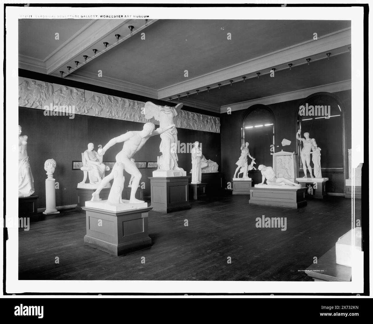 Galerie de sculptures classiques, Worcester Art Museum, Detroit Publishing Co. No. 072171., Gift ; State Historical Society of Colorado ; 1949, Galeries & Museums. , Sculpture. , Intérieurs. , États-Unis, Massachusetts, Worcester. Banque D'Images