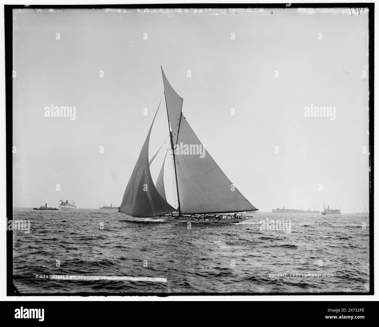 Marque extérieure arrondie vigilante, Detroit Publishing Co. No. 05407., cadeau ; State Historical Society of Colorado ; 1949, vigilant (Yacht) , America's Cup races. , Yachts. , Régates. Banque D'Images