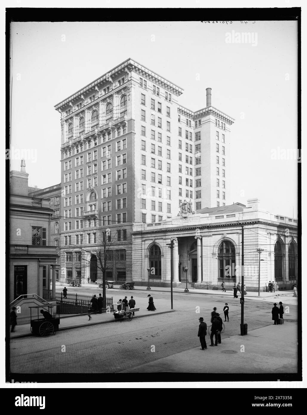 Penobscot Building, Detroit, Mich., les négatifs sont des variantes proches., State Savings Bank on right., 'C 41 [, .]' Sur A négatif ; 'C 411' sur B négatif., Detroit Publishing Co. No. 070183., Gift ; State Historical Society of Colorado ; 1949, Office Buildings. , Banques. , États-Unis, Michigan, Detroit. Banque D'Images