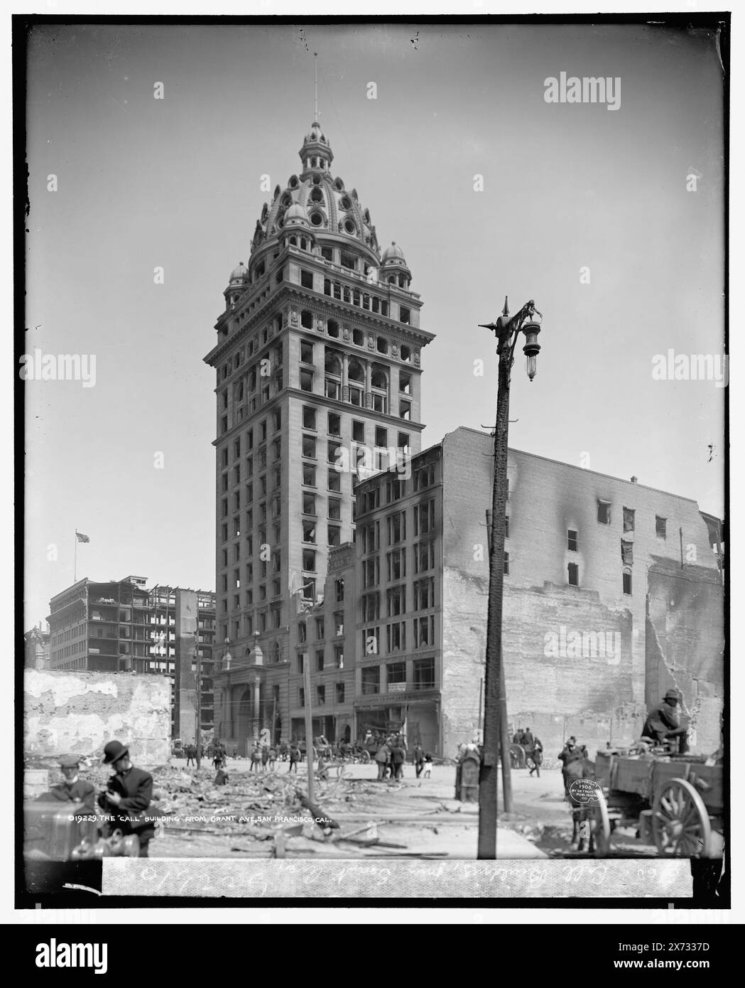 The Call Building from Grant Ave., San Francisco, Cal., '3165' on Negative., Detroit Publishing Co. No. 019229., Gift ; State Historical Society of Colorado ; 1949, industrie des journaux. , Tremblements de terre. , États-Unis, Californie, San Francisco. Banque D'Images