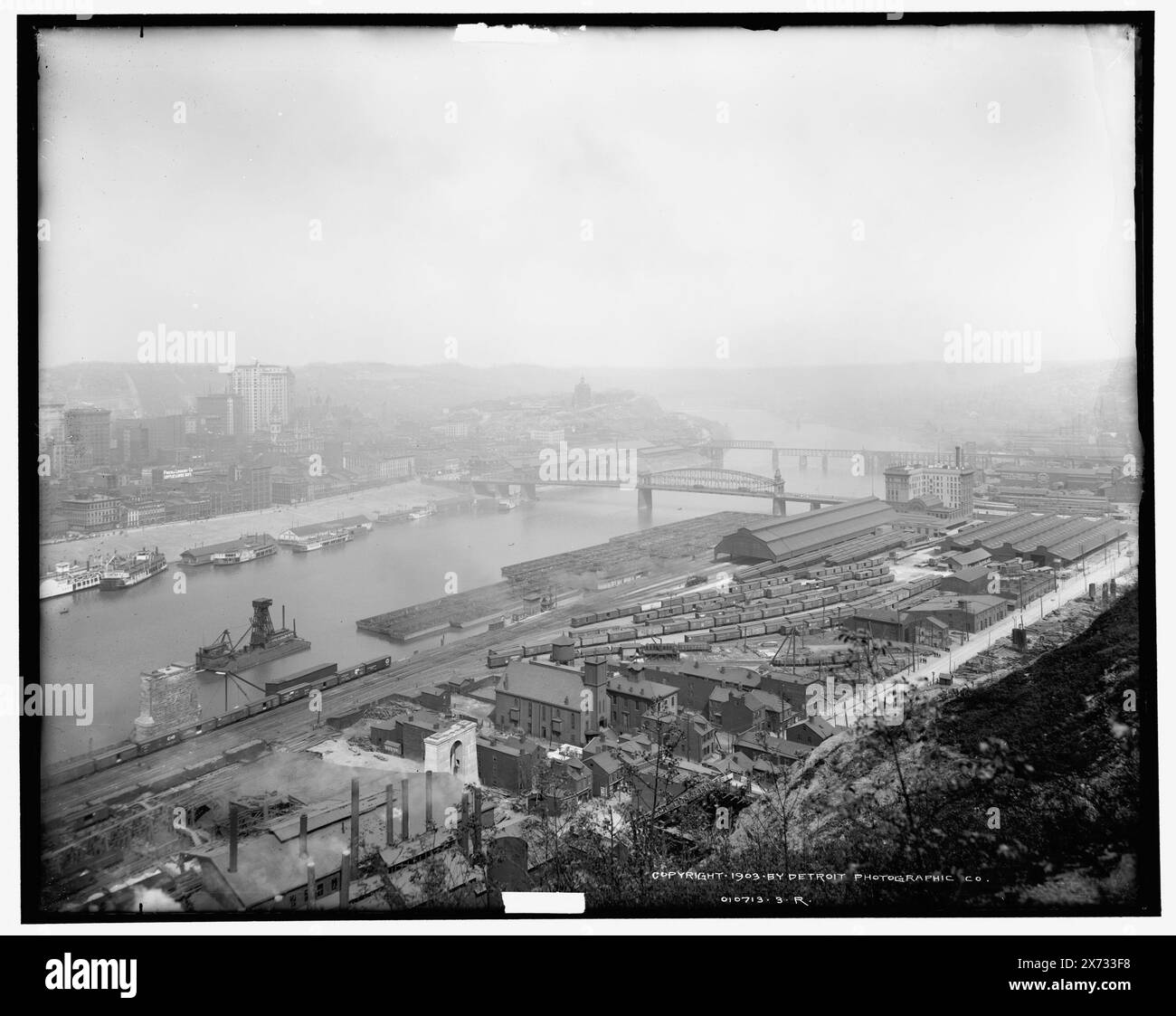 Pittsburg sic du mont Washington, images de vidéodisque hors séquence ; l'ordre réel de gauche à droite est 1A-06519, 06518, 06517., Detroit Publishing Co. No. 010713., Gift ; State Historical Society of Colorado ; 1949, Rivers. , États-Unis, Pennsylvanie, Pittsburgh. , États-Unis, Pennsylvanie, Monongahela River. Banque D'Images