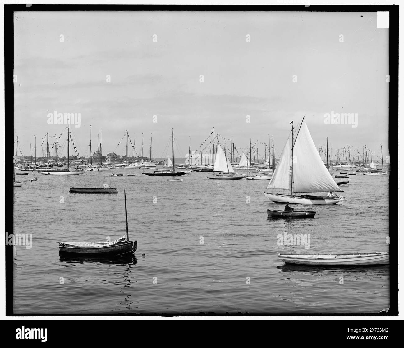 Marblehead, Mass., New York Yacht Club, titre tiré de la veste., '2857' sur négatif., Detroit Publishing Co. No. 34125 ; conçu par cataloger., Gift ; State Historical Society of Colorado ; 1949, New York Yacht Club. , Voiliers. , Yachts. , Yacht clubs. , États-Unis, Massachusetts, Marblehead. Banque D'Images