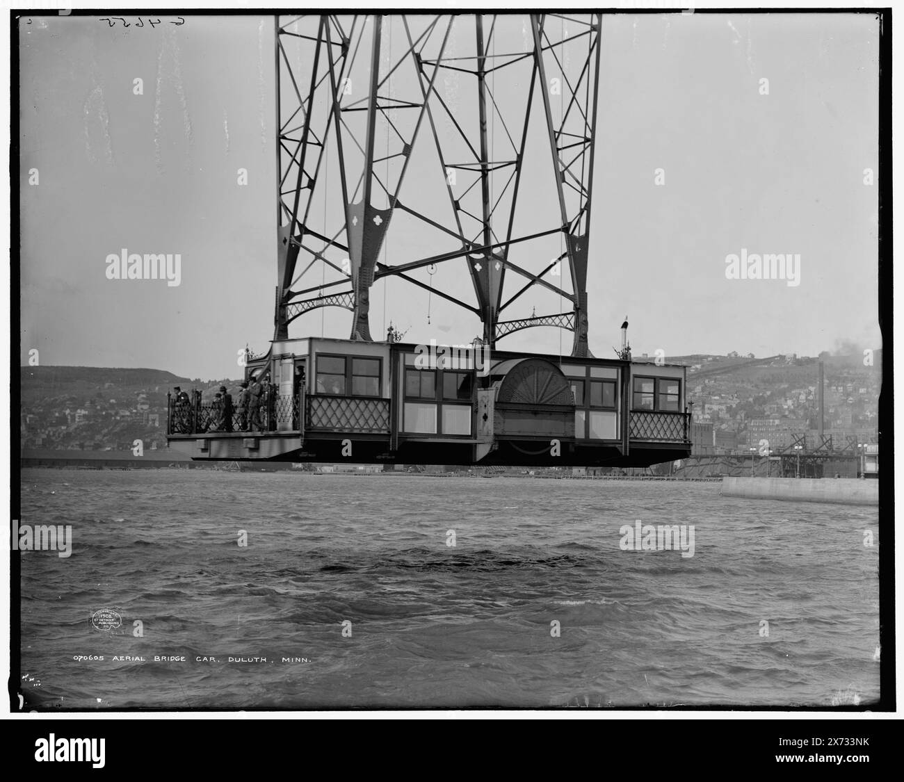 Voiture de pont aérien, Duluth, Minnesota, 'G 4655' sur négatif., Detroit Publishing Co. no. 070605., Gift ; State Historical Society of Colorado ; 1949, transporter Bridges. , Passagers. , États-Unis, Minnesota, Duluth. Banque D'Images