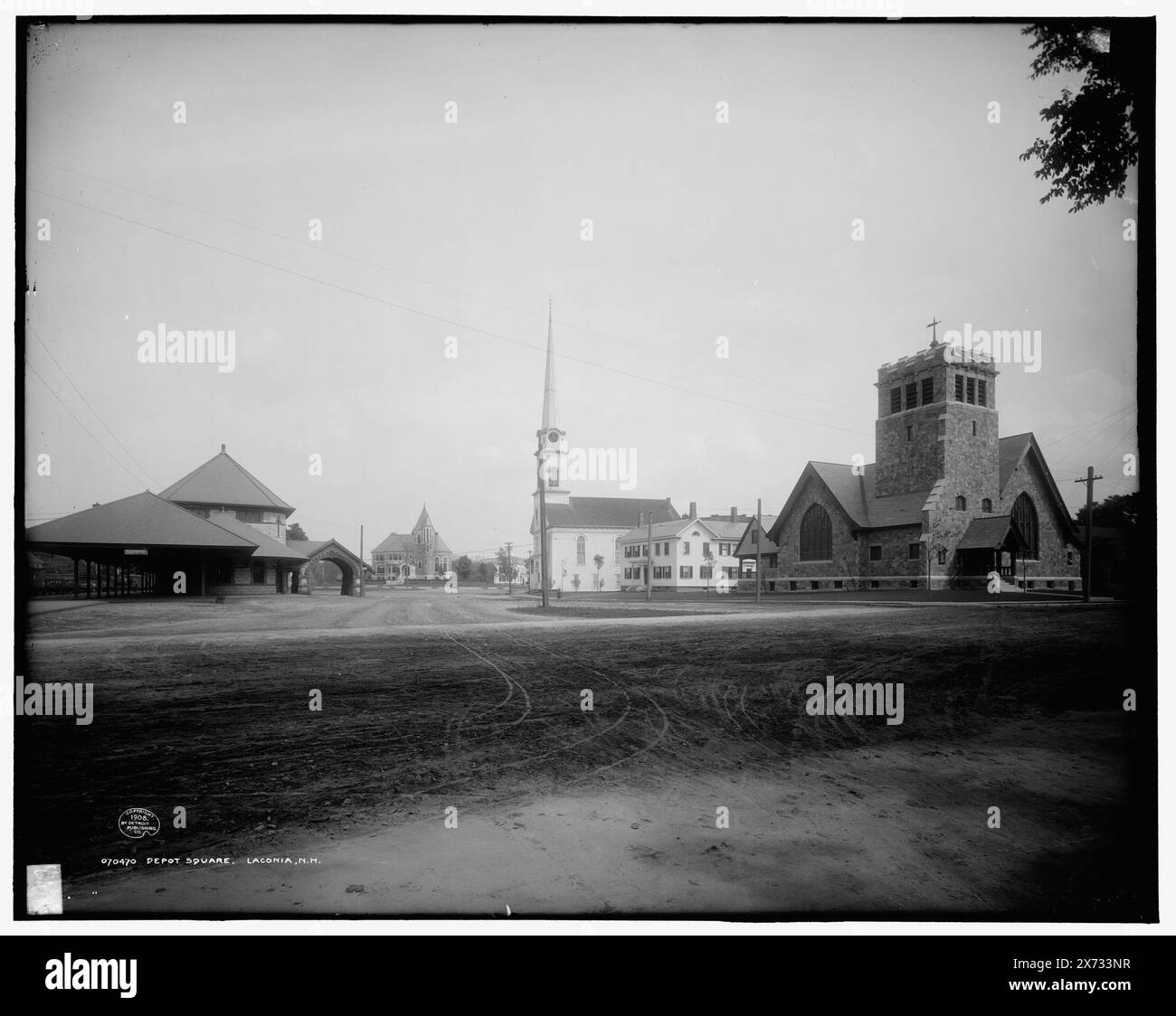 Dépôt par ex. Railroad Square, Laconia, N.H., '4397' sur négatif., Detroit Publishing Co. No. 070470., Gift ; State Historical Society of Colorado ; 1949, Plazas. , Églises. , Gares ferroviaires. , États-Unis, New Hampshire, Laconia. Banque D'Images