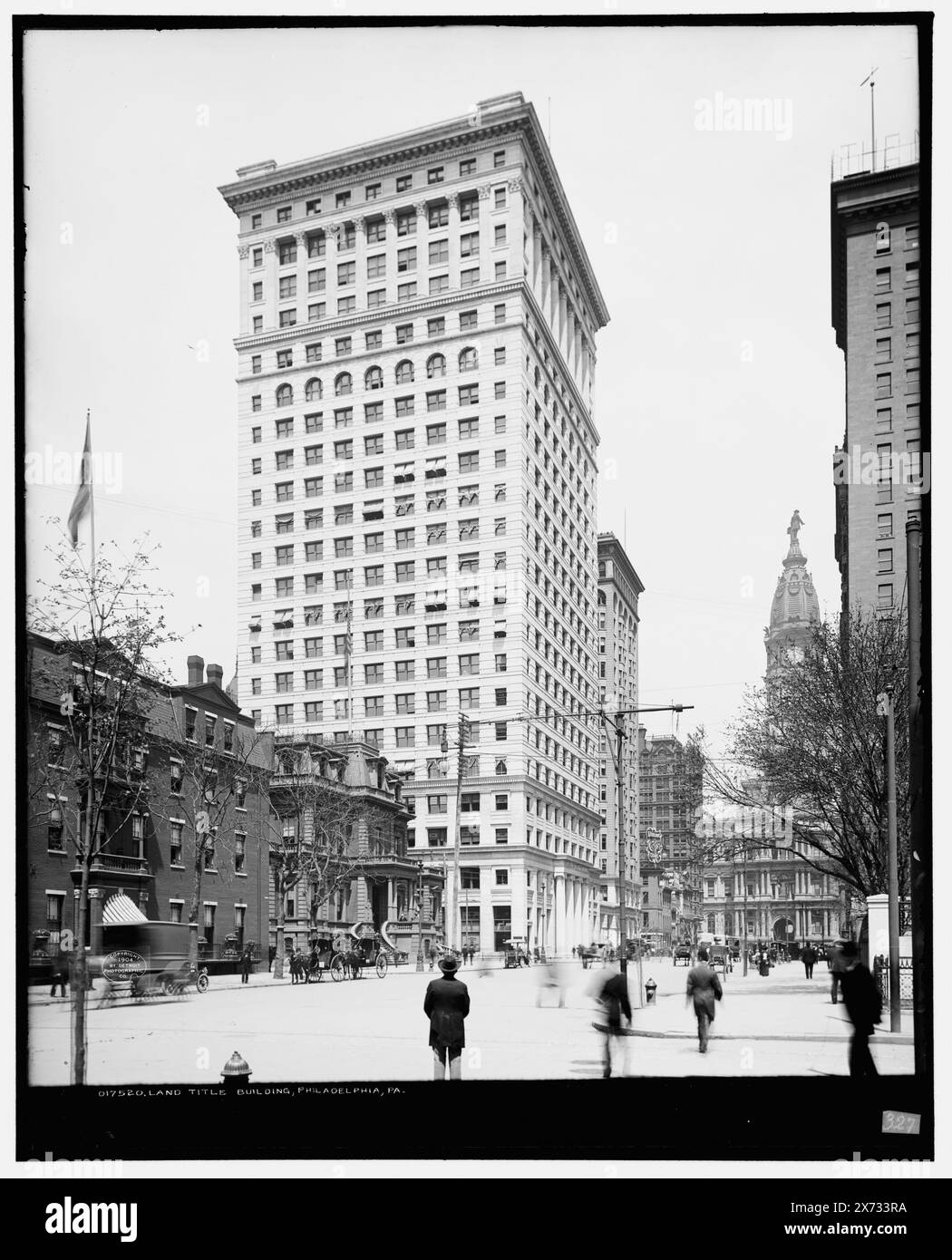 Land Title Building, Philadelphie, Pa., '327' sur négatif., Detroit Publishing Co. no. 017520., Gift ; State Historical Society of Colorado ; 1949, Land Title Building (Philadelphie, Pa.), Office Buildings. , États-Unis, Pennsylvanie, Philadelphie. Banque D'Images