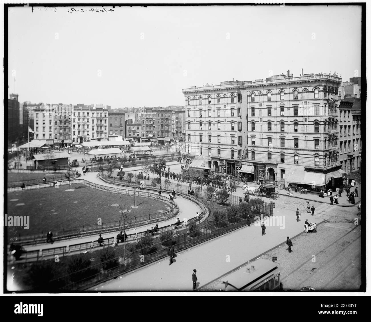 Seward Park, New York, New York, New York, titre de la veste., les images du vidéodisque sont hors séquence ; l'ordre réel de gauche à droite est 1A-21296, 21295., '2801 G' sur négatif l ; '2800' sur négatif R, Detroit Publishing Co. No. 047034., Gift ; State Historical Society of Colorado ; 1949, Parks. , États-Unis, New York (State), New York. Banque D'Images