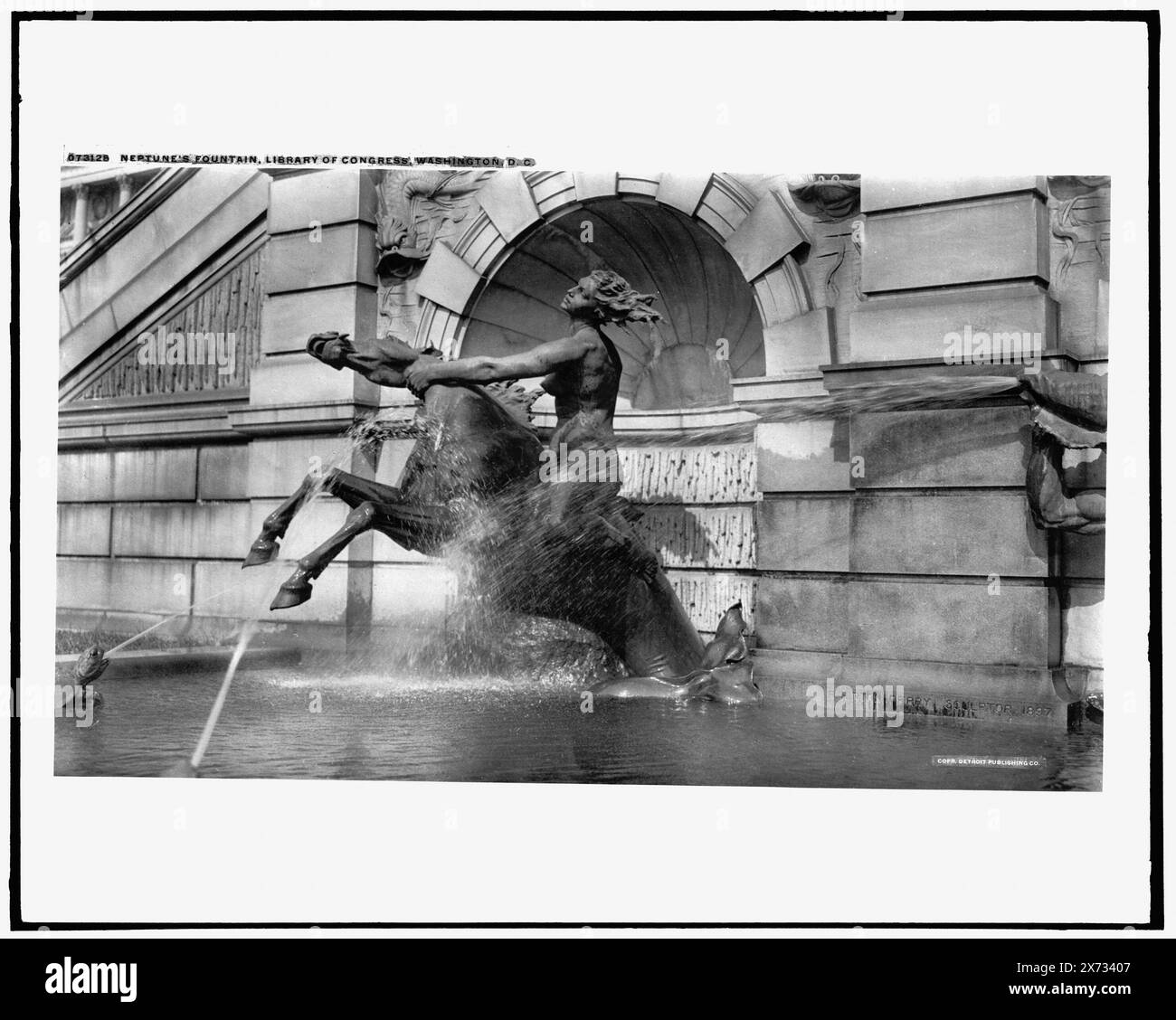 Fontaine de Neptune, Bibliothèque du Congrès, Washington, D.C., 'R.R. Hinton Perry, sculpteur, 1897.', Detroit Publishing Co. no. 073128., Gift ; State Historical Society of Colorado ; 1949, Fountains. , Sculpture. , Bibliothèques. , États-Unis, District of Columbia, Washington (D.C.) Banque D'Images
