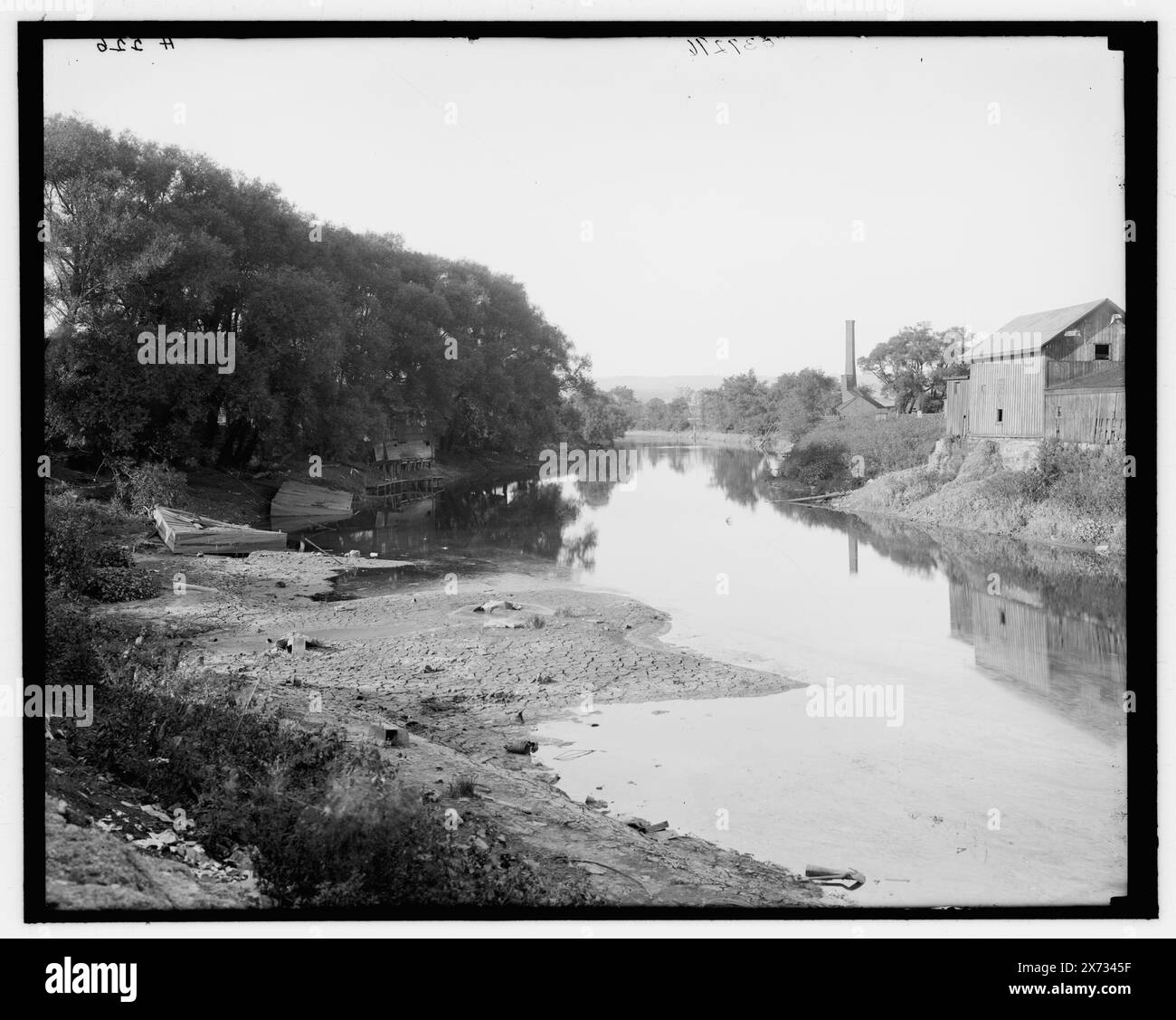 Mohawk River, Utica, N.Y., titre tiré de la veste., 'H 226' sur négatif., Detroit Publishing Co. No. 039296., Gift ; State Historical Society of Colorado ; 1949, Rivers. , États-Unis, New York (State), Utica. , États-Unis, New York (State), Mohawk River. Banque D'Images