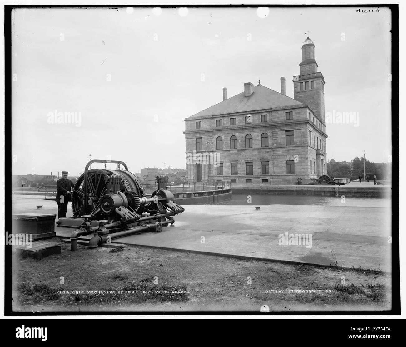 Mécanisme de portail à Sault Ste. Marie Locks, Detroit Publishing Co. No. 011316., Gift ; State Historical Society of Colorado ; 1949, Locks (Hydraulic Engineering), États-Unis, Michigan, Sault Sainte Marie. , États-Unis, Michigan, Sault Sainte Marie canal. Banque D'Images