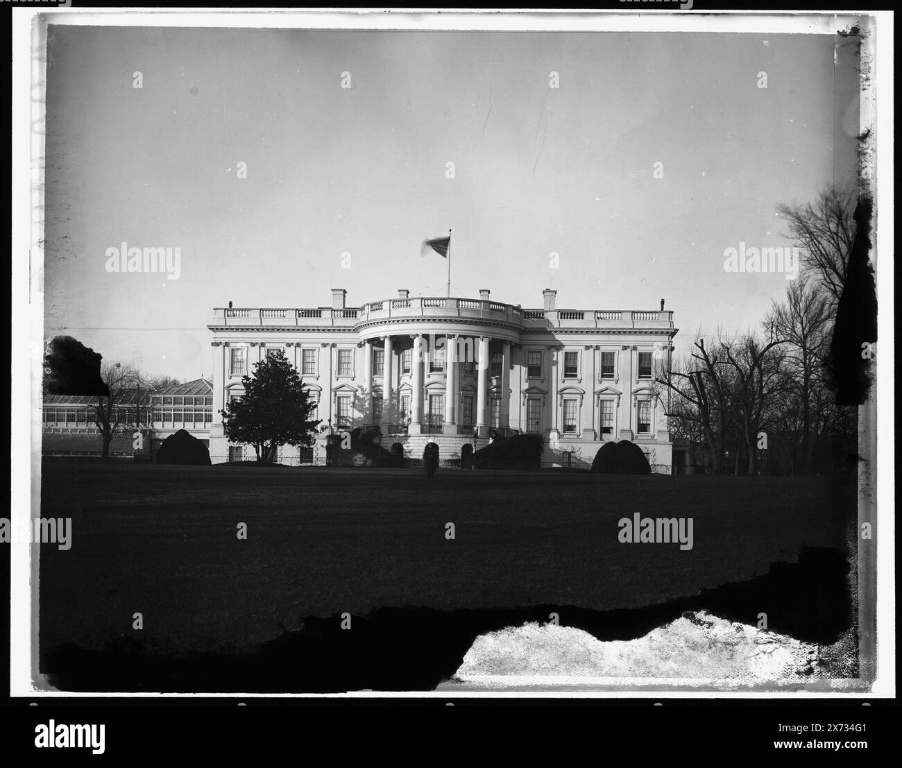 White House, Washington, DC, transparent en verre correspondant (LC-D4-17 x) disponible sur vidéodisque cadre 1A-28661., Detroit Publishing Co. No. 04410., Gift ; State Historical Society of Colorado ; 1949, White House (Washington, D.C.), Official Residences. , États-Unis, District of Columbia, Washington (D.C.) Banque D'Images White House, Washington, DC, transparent en verre correspondant (LC-D4-17 x) disponible sur vidéodisque cadre 1A-28661., Detroit Publishing Co. No. 04410., Gift ; State Historical Society of Colorado ; 1949, White House (Washington, D.C.), Official Residences. , États-Unis, District of Columbia, Washington (D.C.) Banque D'Images