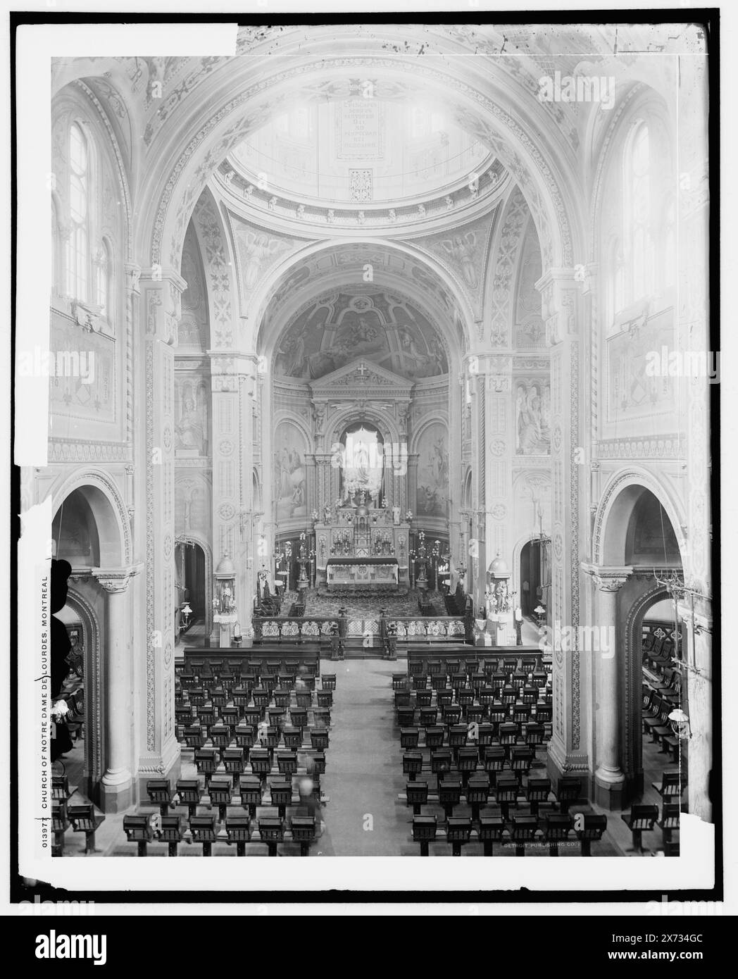 Église notre-Dame de Lourdes, Montréal, date basée sur Détroit, supplément au catalogue J (1901-1906)., Éditions Détroit Co. 013977., Gift ; State Historical Society of Colorado ; 1949, Churches. , Intérieurs. , Canada, Québec (Province), Montréal. Banque D'Images