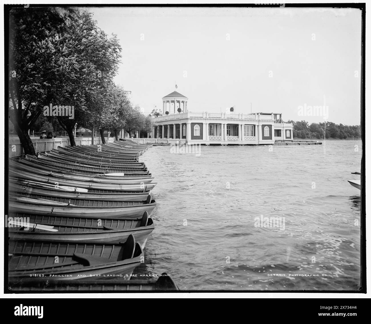 Pavillon, c'est-à-dire pavillon et débarquement de bateau, lac Harriet, Minnesota, date basée sur Detroit, catalogue P (1906)., 'G 2151' sur négatif., Detroit Publishing Co. no. 018165., Gift ; State Historical Society of Colorado ; 1949, Pavilions. , Bateaux. , Lacs et étangs. , États-Unis, Minnesota, Harriet, Lac. , États-Unis, Minnesota, Minneapolis. Banque D'Images