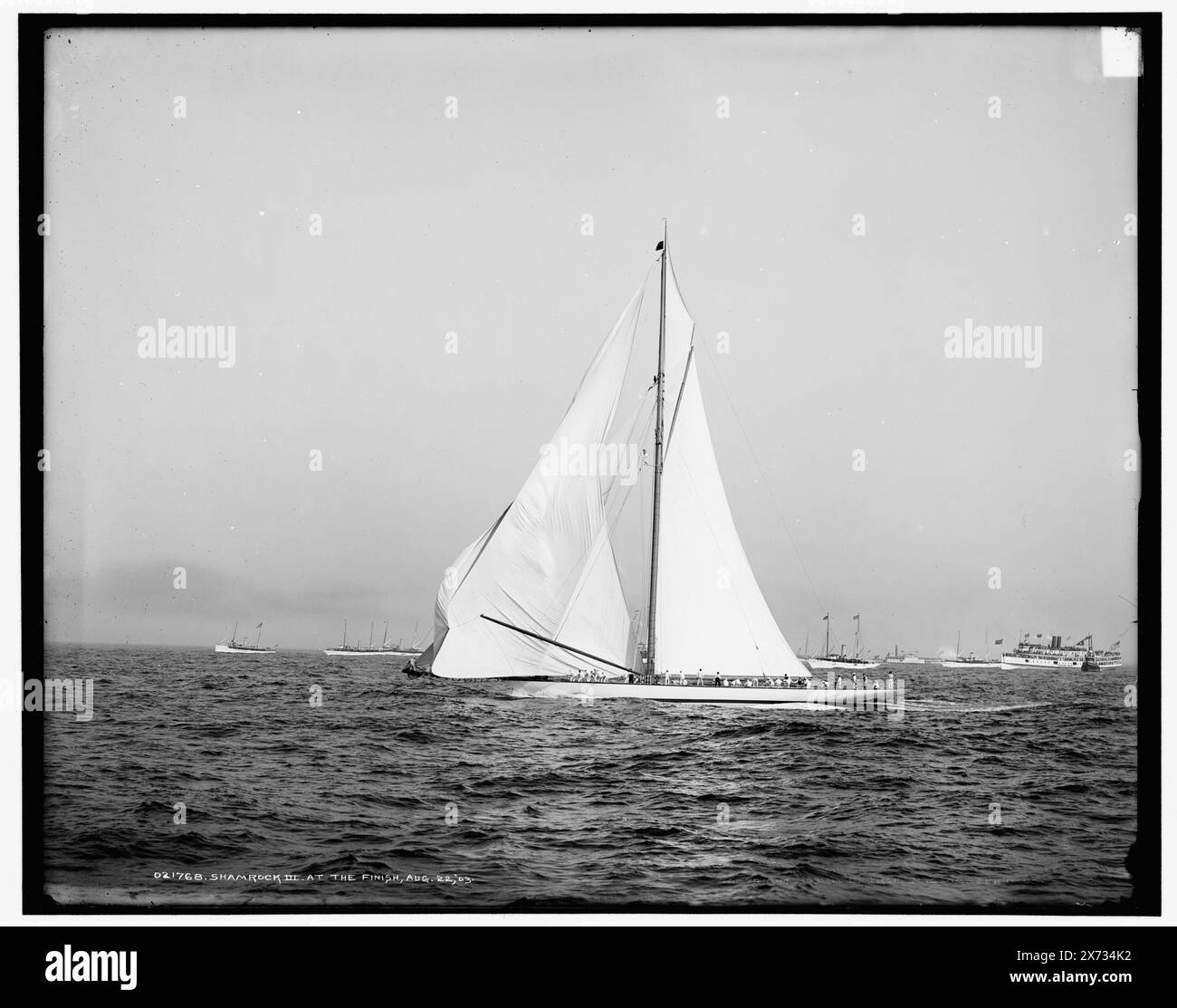 Shamrock III à l'arrivée, 22 août 1903, '1489' sur négatif., Detroit Publishing Co. No. 021768., Gift ; State Historical Society of Colorado ; 1949, Shamrock III (Yacht), Yachts. , Régates. , Courses de la Coupe de l'America. Banque D'Images