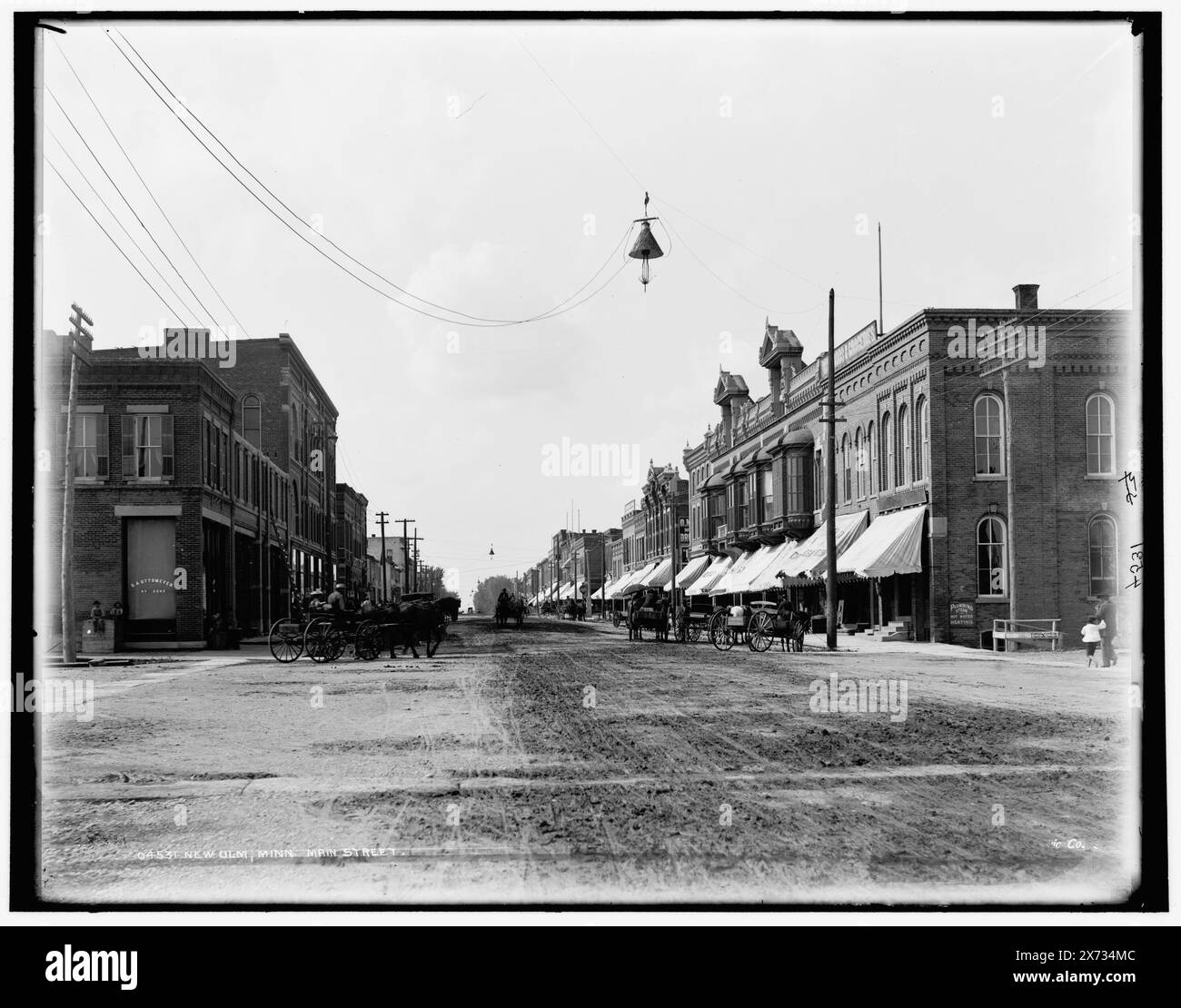 New Ulm, main Street, date basée sur Detroit, catalogue F (1899)., négatif fissuré du coin supérieur droit., '59' sur négatif., Detroit Publishing Co. No. 04531., Gift ; State Historical Society of Colorado ; 1949, Streets. , États-Unis, Minnesota, New Ulm. Banque D'Images