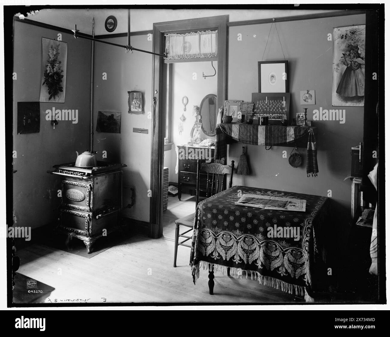 New York City, intérieur de la maison d'habitation, titre de la veste., 'X Emerson 3' sur négatif., Detroit Publishing Co. No. 043270., Gift ; State Historical Society of Colorado ; 1949, Tenement Houses. , Intérieurs. , États-Unis, New York (State), New York. Banque D'Images