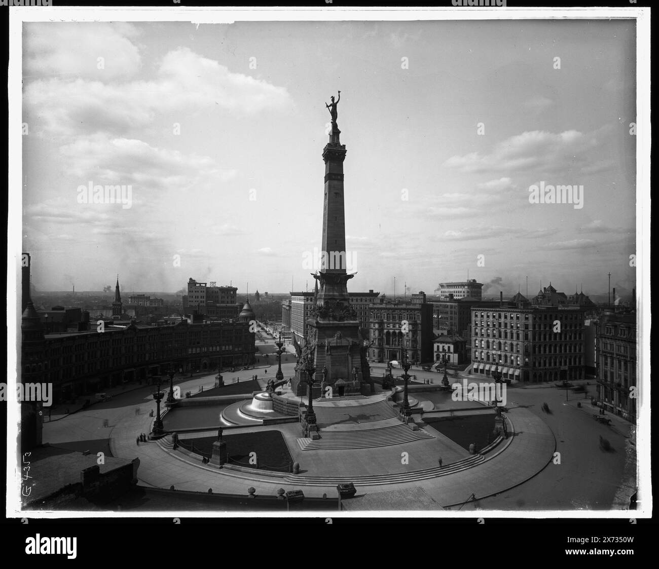 Soldiers and Sailors Monument, Indianapolis, Ind, titre tiré de la veste., 'G 4353' sur négatif., Detroit Publishing Co. no. 6 X., Gift ; State Historical Society of Colorado ; 1949, monuments et mémoriaux. , Plazas. , États-Unis, histoire, Guerre de Sécession, 1861-1865. , États-Unis, Indiana, Indianapolis. Banque D'Images