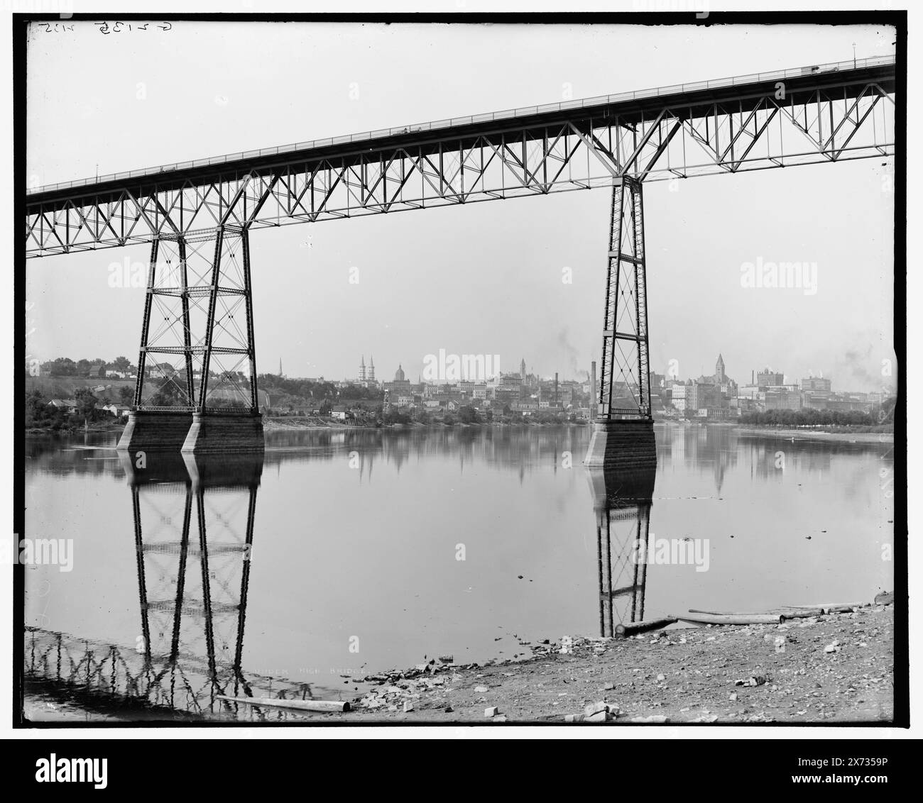 Paul issu de Under High Bridge, transparent en verre correspondant (avec même code de série) disponible sur vidéodisque cadre 1A-30263., 'G 2135' sur négatif., Detroit Publishing Co. no. 018166., Gift ; State Historical Society of Colorado ; 1949, Bridges. , Rivers. , États-Unis, Minnesota, Saint Paul. , États-Unis, Mississippi River. Banque D'Images