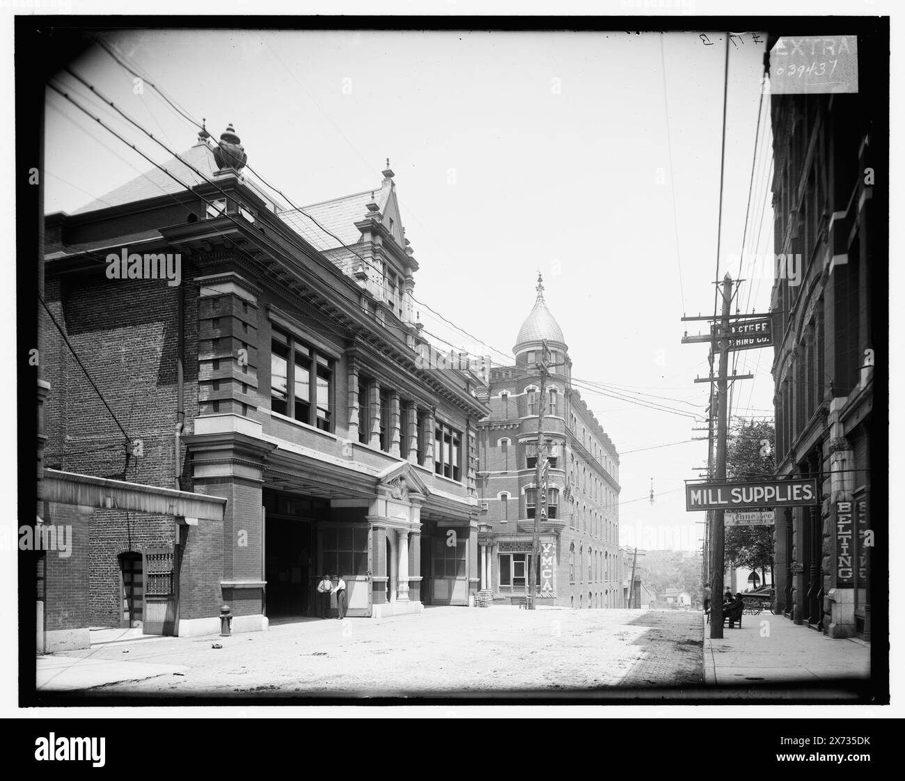 Y.M.C.A., pompiers et quartier général de la police, Knoxville, Tenn., titre de la veste., quartier général de Fire Dept. à gauche., '#17-B' et 'extra' sur négatif., Detroit Publishing Co. No. 039437., Gift ; State Historical Society of Colorado ; 1949, Organizations' Facilities. , Organismes de services publics. , Casernes de pompiers. , Postes de police. , États-Unis, Tennessee, Knoxville. Banque D'Images