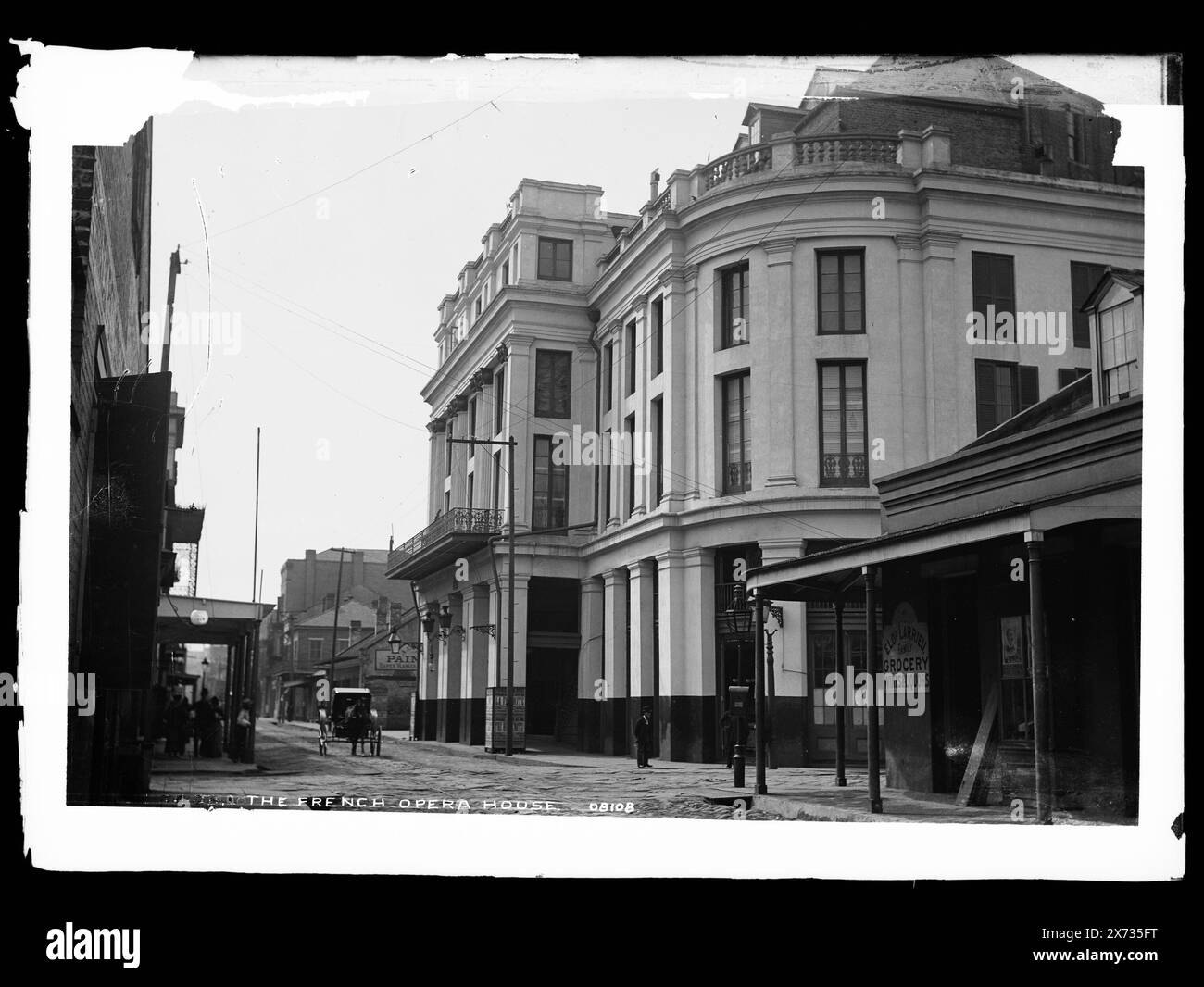 The French Opera House, attribution à Jackson basé sur le catalogue des vues de W.H.Jackson (1898)., '7408' sur négatif., Detroit Publishing Co. No. 8108., Gift ; State Historical Society of Colorado ; 1949, Streets. , Opéra. , États-Unis, Louisiane, Nouvelle-Orléans. Banque D'Images