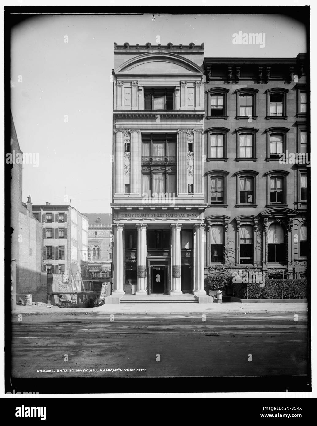 34th, Thirty-Fourth Street National Bank, New York City, Detroit Publishing Co. no. 043286., Gift ; State Historical Society of Colorado ; 1949, Banks. , Installations commerciales. , États-Unis, New York (State), New York. Banque D'Images