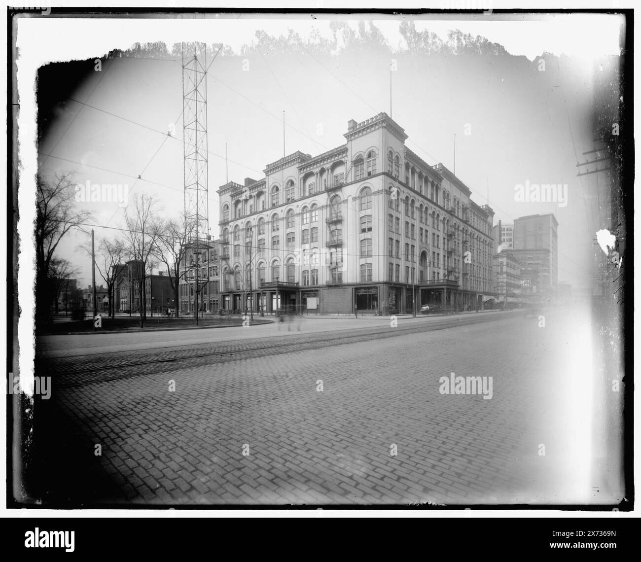 Hotel Cadillac and Washington Boulevard, Detroit, Mich., titre tiré de la veste, '277-special' sur négatif., Detroit Publishing Co. no. 042098., Gift ; State Historical Society of Colorado ; 1949, Hôtels. , Rues. , États-Unis, Michigan, Detroit. Banque D'Images