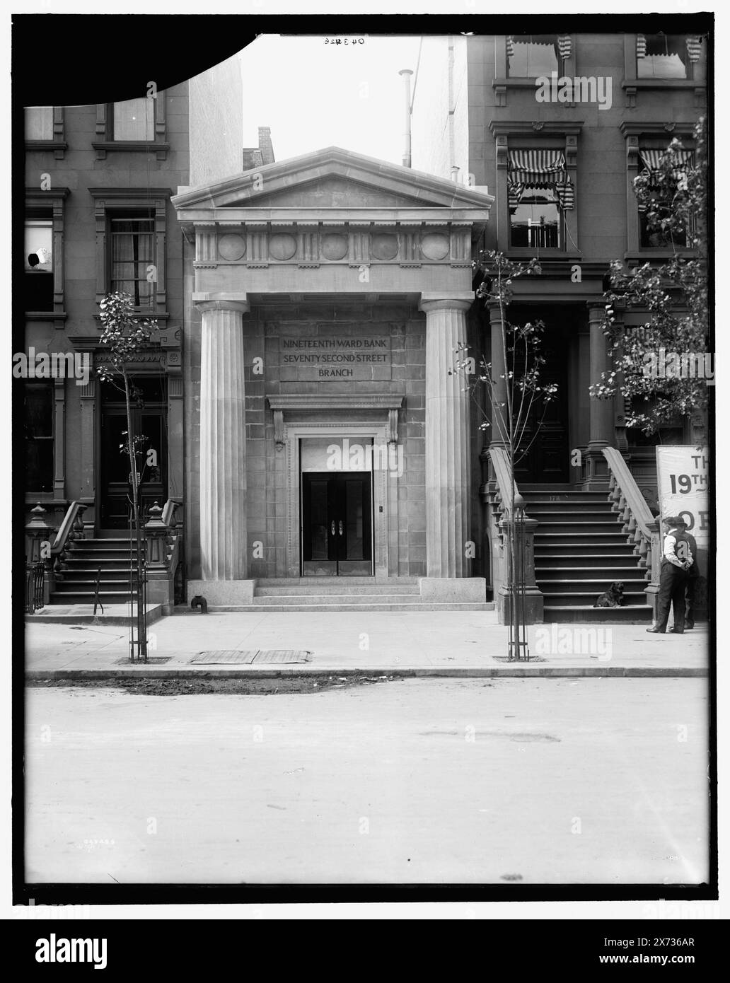 Soixante-dix-second Street Branch, 19th Ward Bank, entrée, vue de face, New York, N.Y., titre de Veste., Detroit Publishing Co. no. 043426., Gift ; State Historical Society of Colorado ; 1949, Banks. , États-Unis, New York (State), New York. Banque D'Images