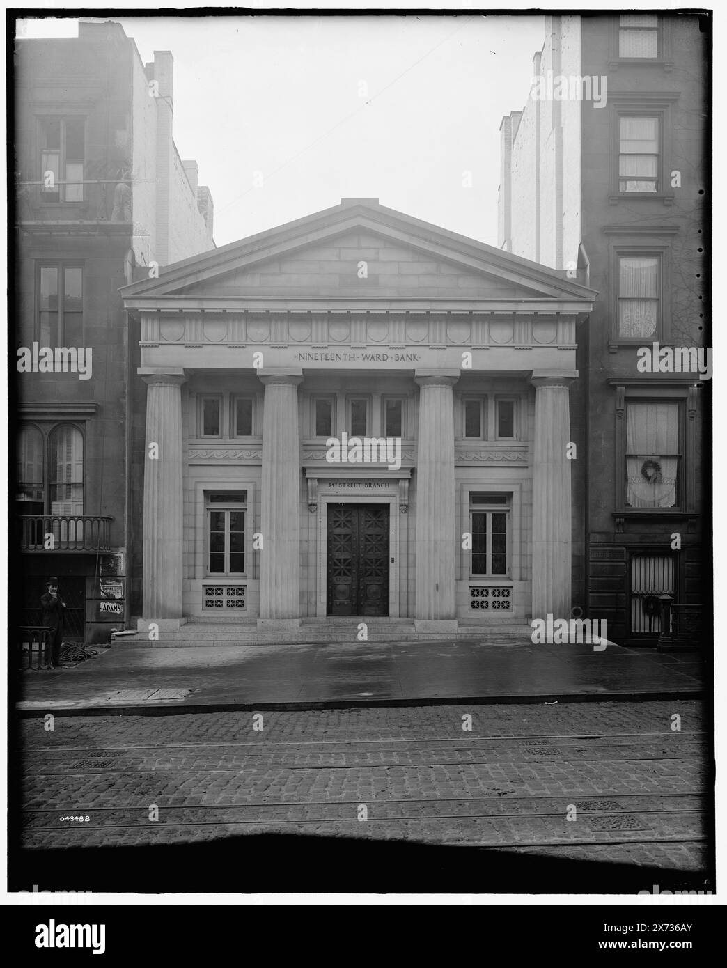 19th Ward Bank, Thirty-Fourth Street Branch, extérieur, New York, N.Y. titre tiré de la veste., Detroit Publishing Co. no. 043488., Gift ; State Historical Society of Colorado ; 1949, Banks. , Rues. , États-Unis, New York (State), New York. Banque D'Images