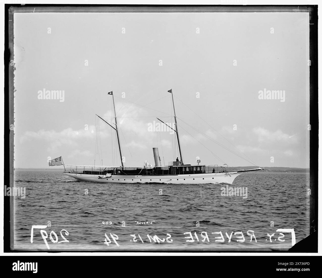 S.Y. yacht à vapeur Reverie, attribution basée sur le style du titre et de la numérotation., '209' sur négatif., No Detroit Publishing Co. no., cadeau ; State Historical Society of Colorado ; 1949, Reverie (yacht à vapeur) , yachts à vapeur. Banque D'Images