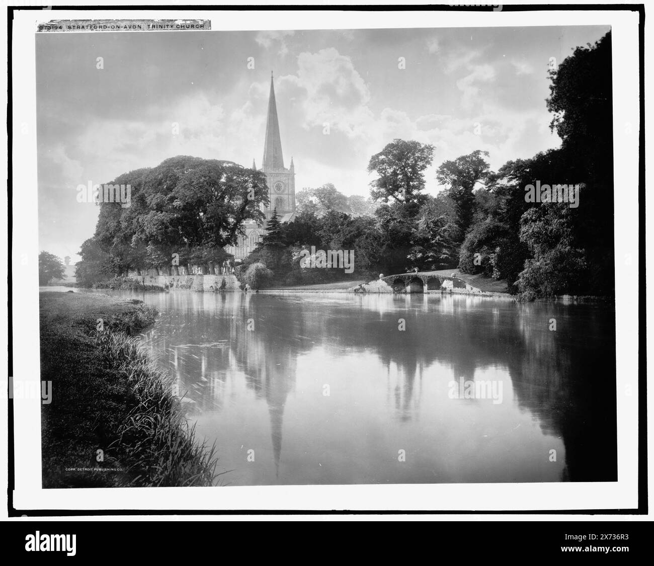 Stratford-on-Avon, Trinity Church, Detroit Publishing Co. No. 073194., Gift ; State Historical Society of Colorado ; 1949, églises anglicanes. , Rivers. , Angleterre, Warwickshire, Stratford-upon-Avon. , Angleterre, Leicestershire-Gloucestershire, Avon River. Banque D'Images