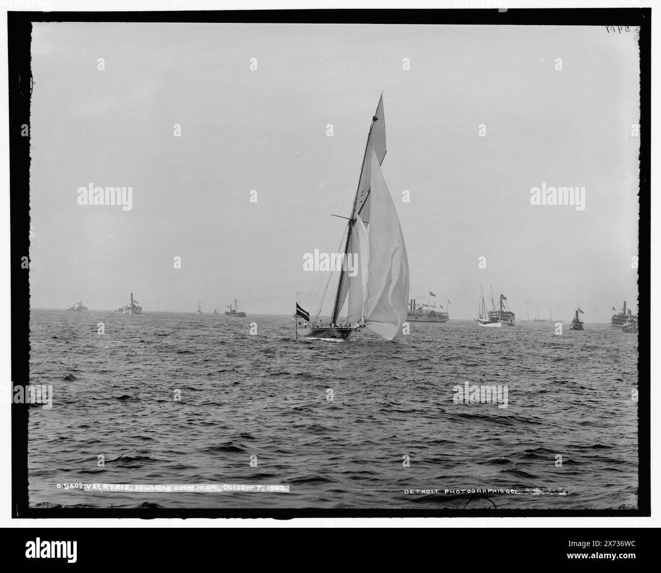 Valkyrie arrondissant la marque extérieure, '799' sur négatif., Detroit Publishing Co. no. 05408., Gift ; State Historical Society of Colorado ; 1949, Valkyrie II (Yacht), America's Cup races. , Yachts. , Régates. Banque D'Images