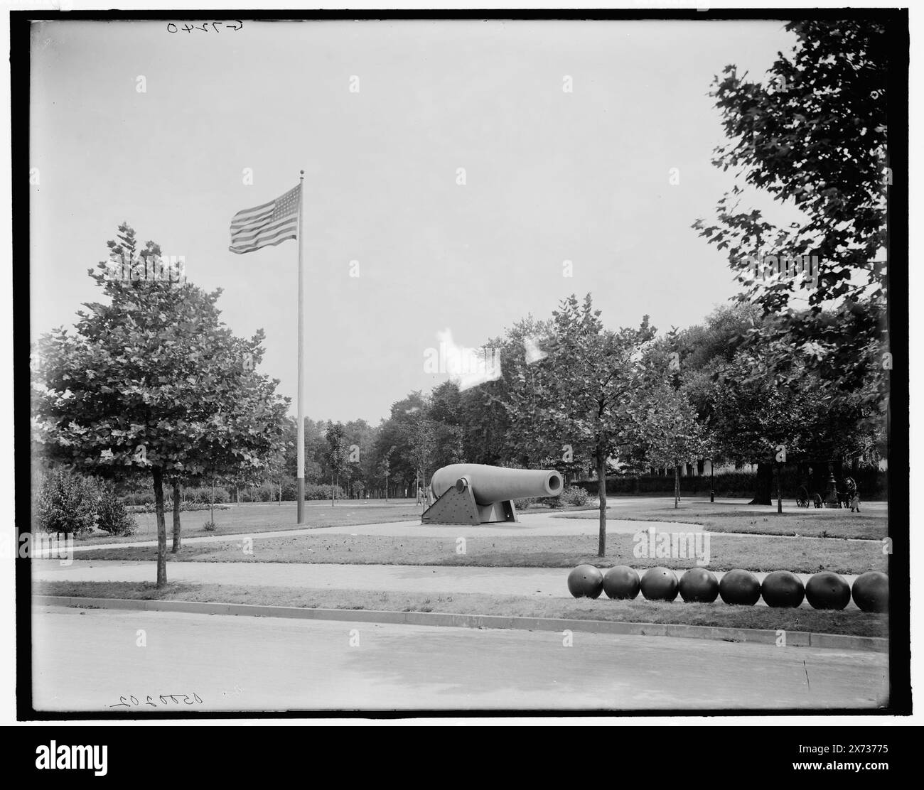 Brooklyn, N.Y., entrée de Fort Hamilton, titre tiré de la veste., 'G 7240' sur négatif., Detroit Publishing Co. No. 0500202., Gift ; State Historical Society of Colorado ; 1949, forts & fortifications. , Canons. , États-Unis, New York (State), New York. Banque D'Images