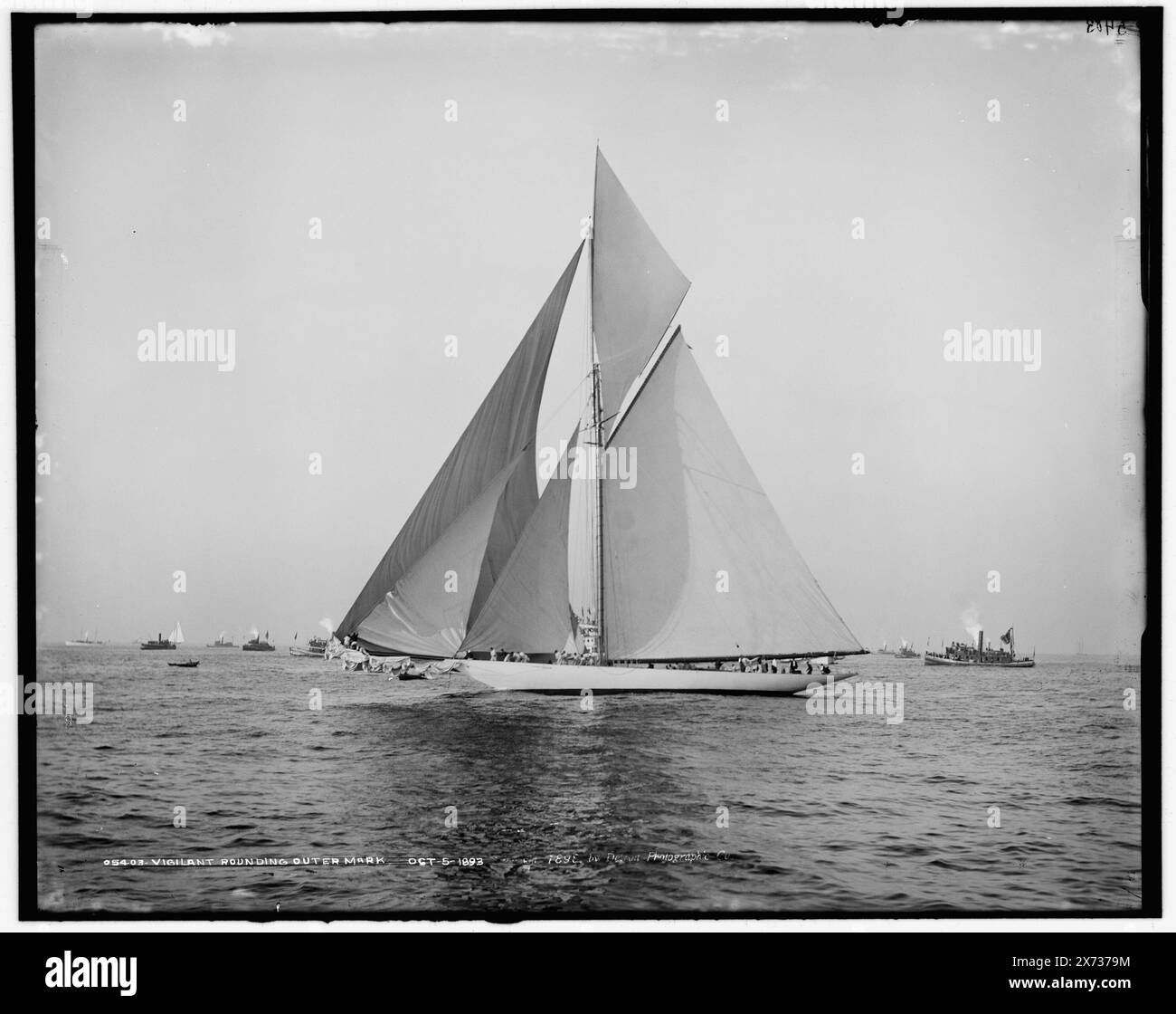 Marque extérieure arrondie vigilante, '794' sur négatif., Detroit Publishing Co. no. 05403., cadeau ; State Historical Society of Colorado ; 1949, vigilant (Yacht) , America's Cup races. , Yachts. , Régates. Banque D'Images