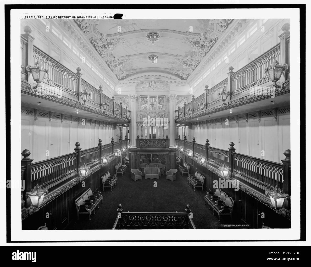 Str. Ville de Detroit III, grand salon, Looking Away, Detroit Publishing Co. No. 022716., Gift ; State Historical Society of Colorado ; 1949, City of Detroit III (Steamboat), Steamboats. , Salons. Banque D'Images