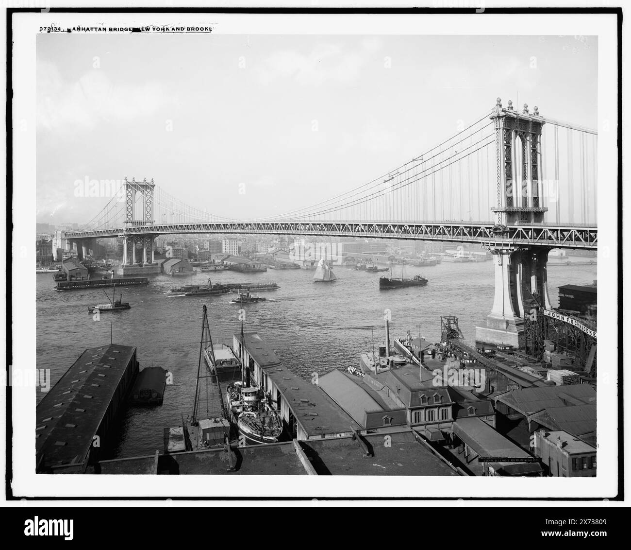 Manhattan Bridge, New York et Brooklyn, Detroit Publishing Co. 072134., Gift ; State Historical Society of Colorado ; 1949, Bridges. , Rivers. , Quais et quais. , États-Unis, New York (State), New York. , États-Unis, New York (État), East River. Banque D'Images